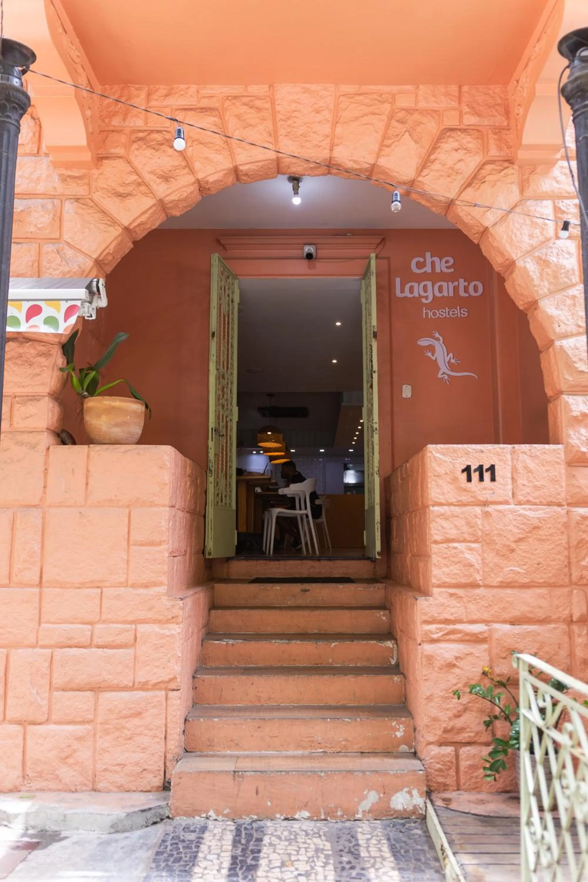 Property building in Che Lagarto Hostel Copacabana