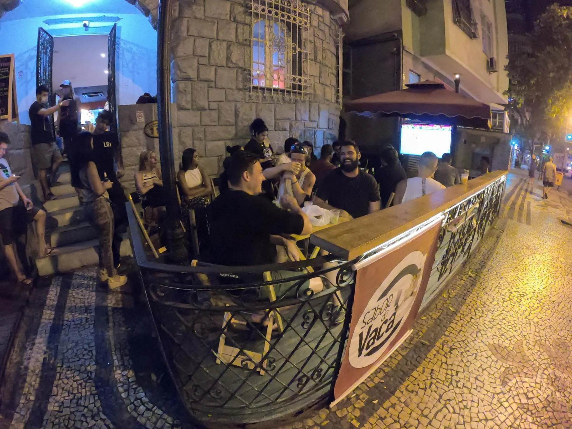 Restaurant/places to eat in Che Lagarto Hostel Copacabana