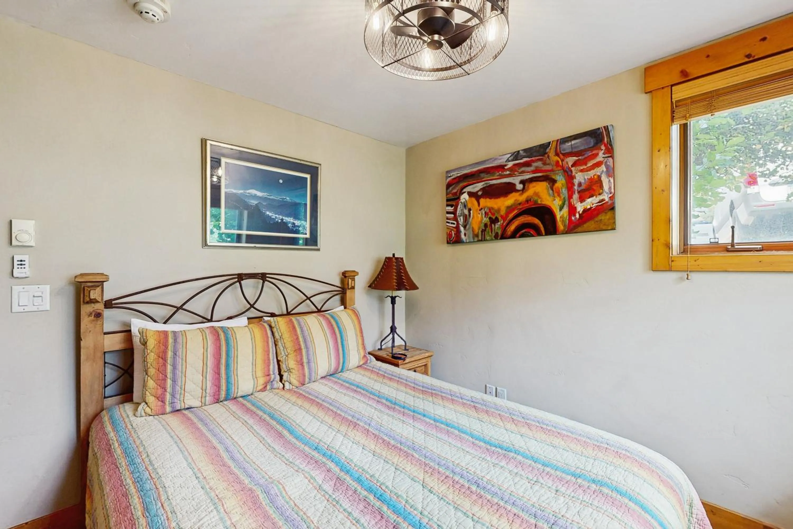 Bed in Pines at Orehouse 101 PH1