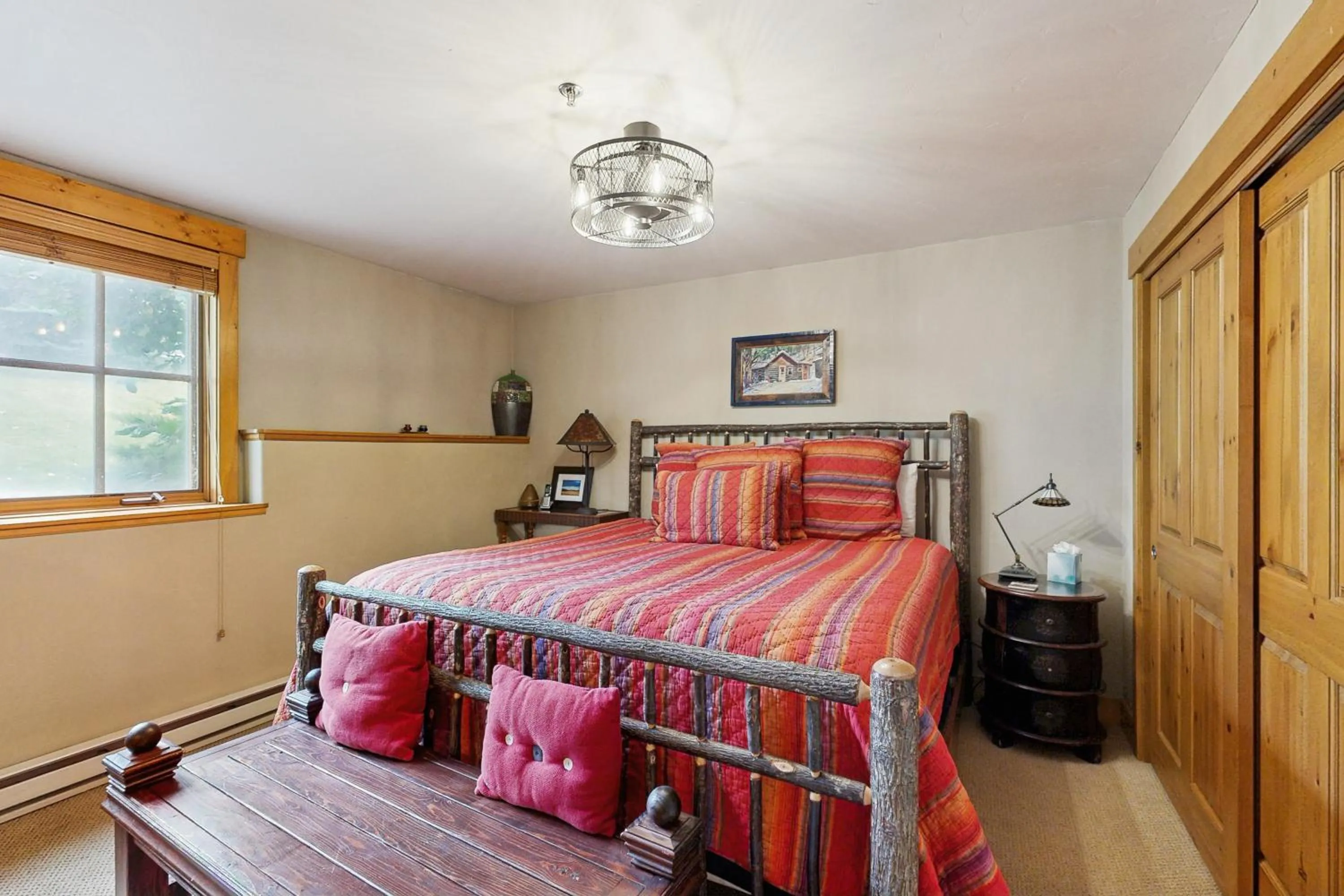 Bed in Pines at Orehouse 101 PH1