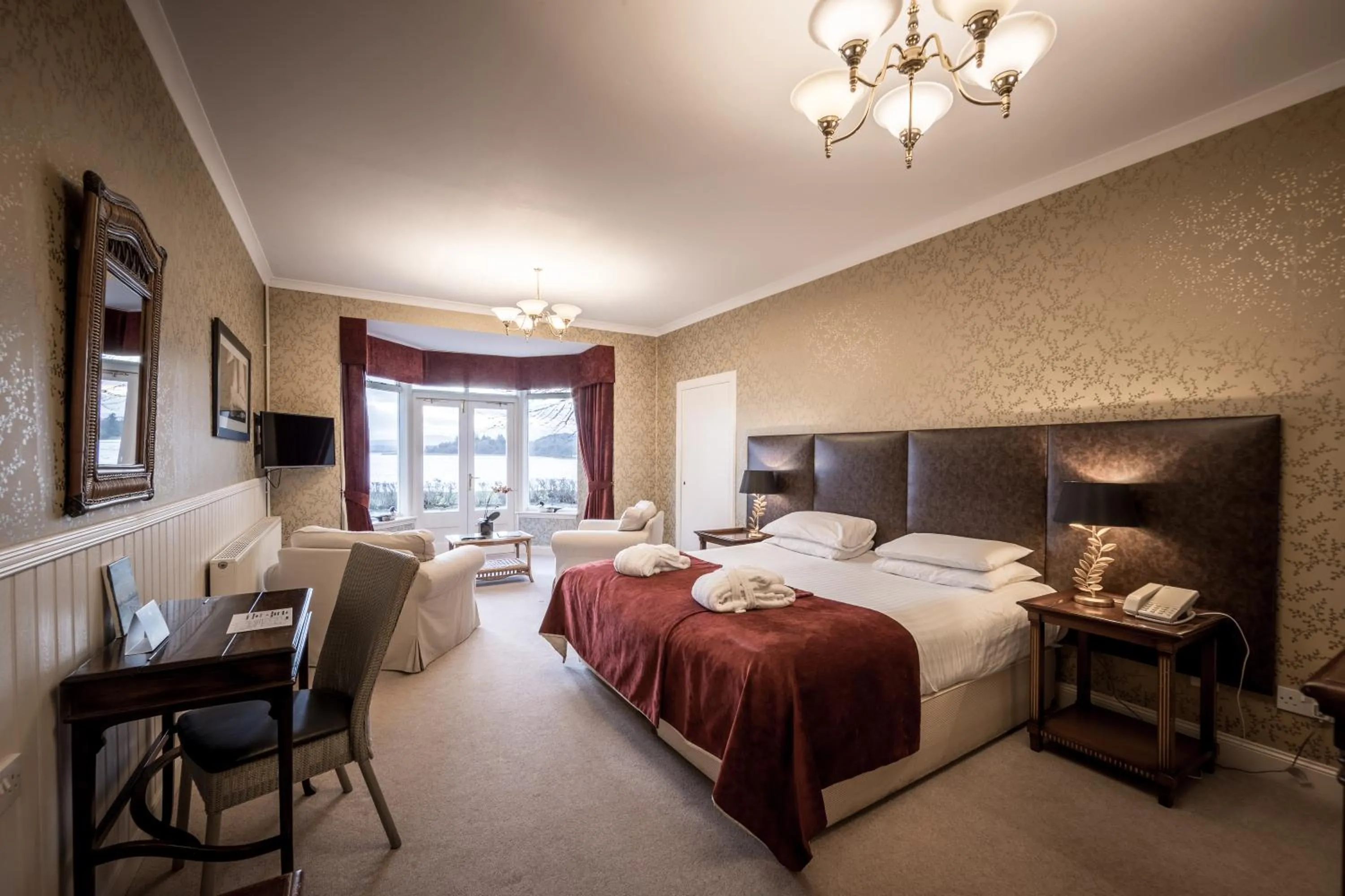 Photo of the whole room in Karma Lake Of Menteith Hotel