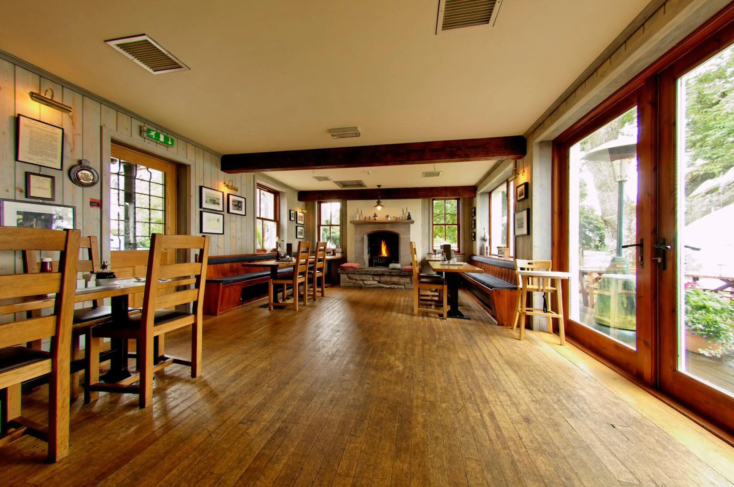 Lounge or bar in Karma Lake Of Menteith Hotel