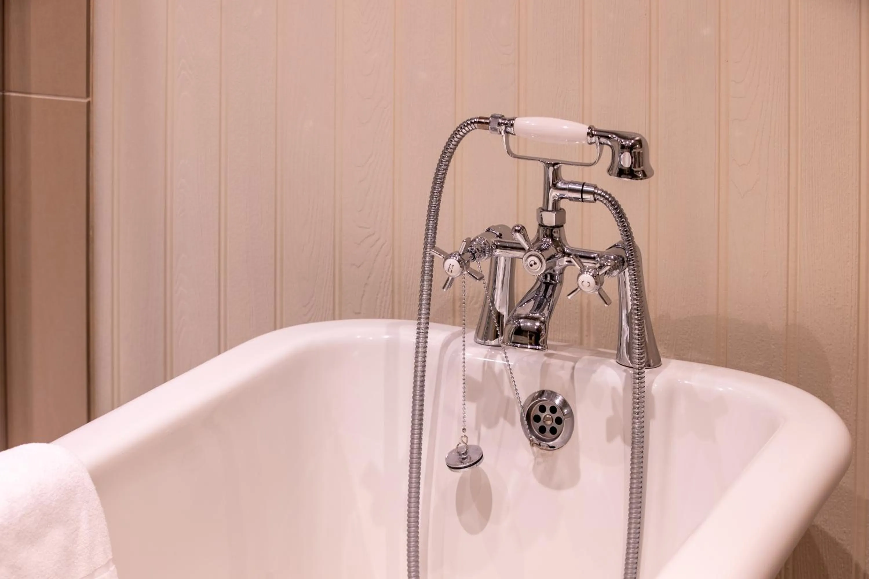 Bath in Karma Lake Of Menteith Hotel