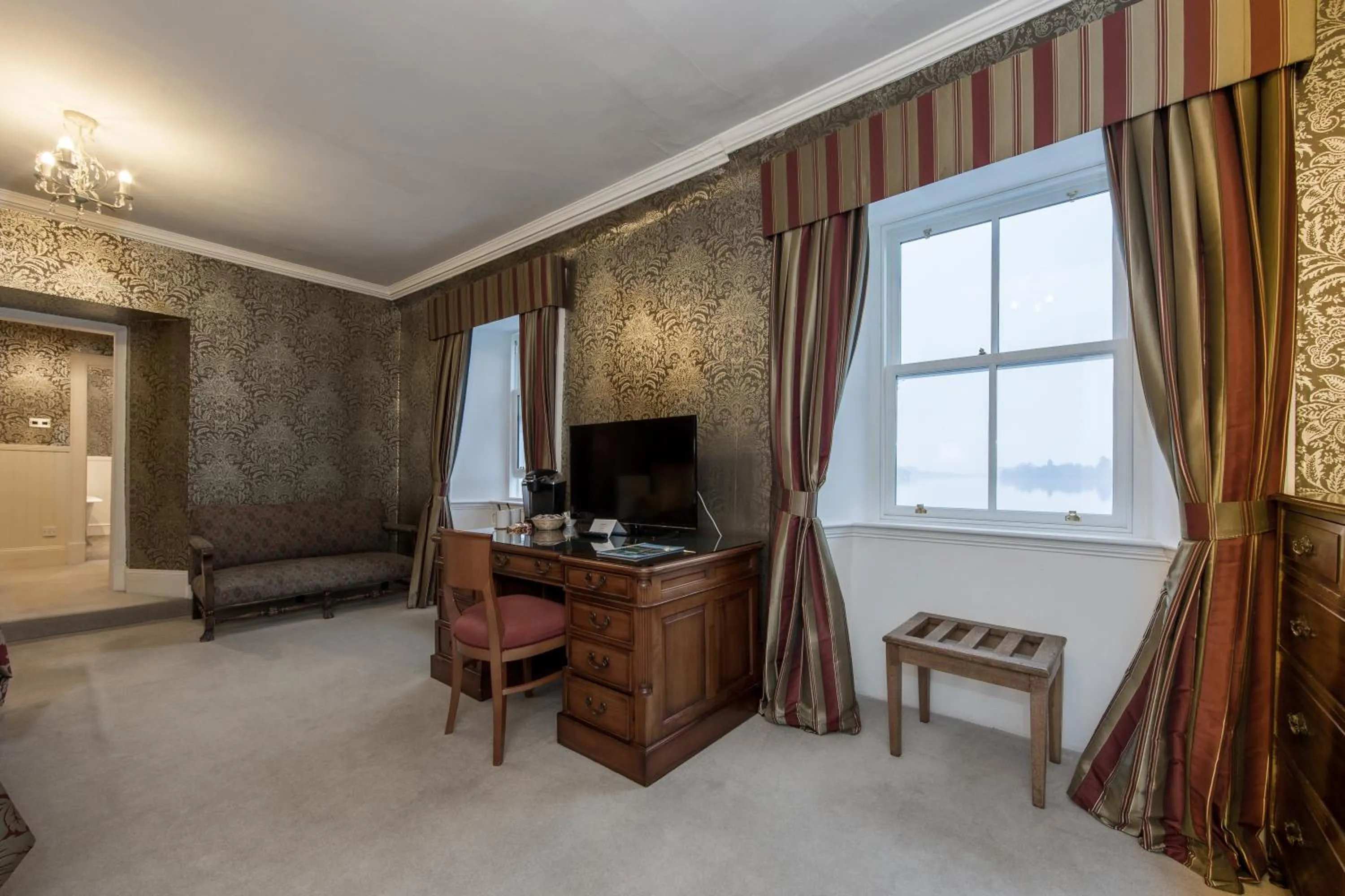 TV and multimedia in Karma Lake Of Menteith Hotel