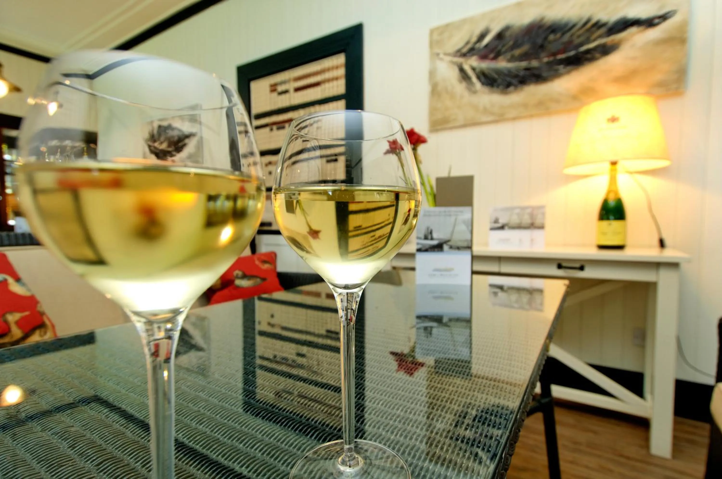 Communal lounge/ TV room in Karma Lake Of Menteith Hotel