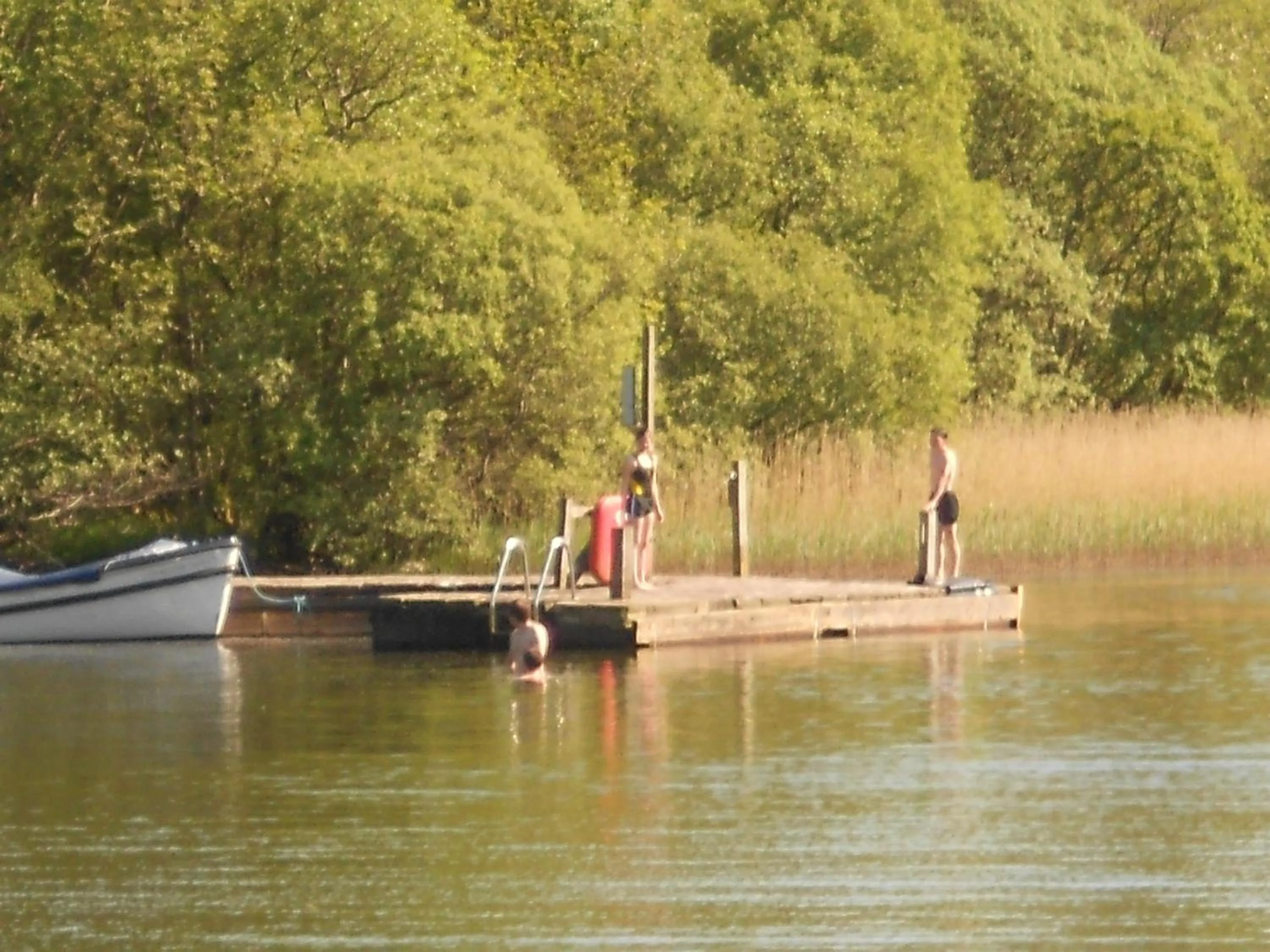 People in Karma Lake Of Menteith Hotel