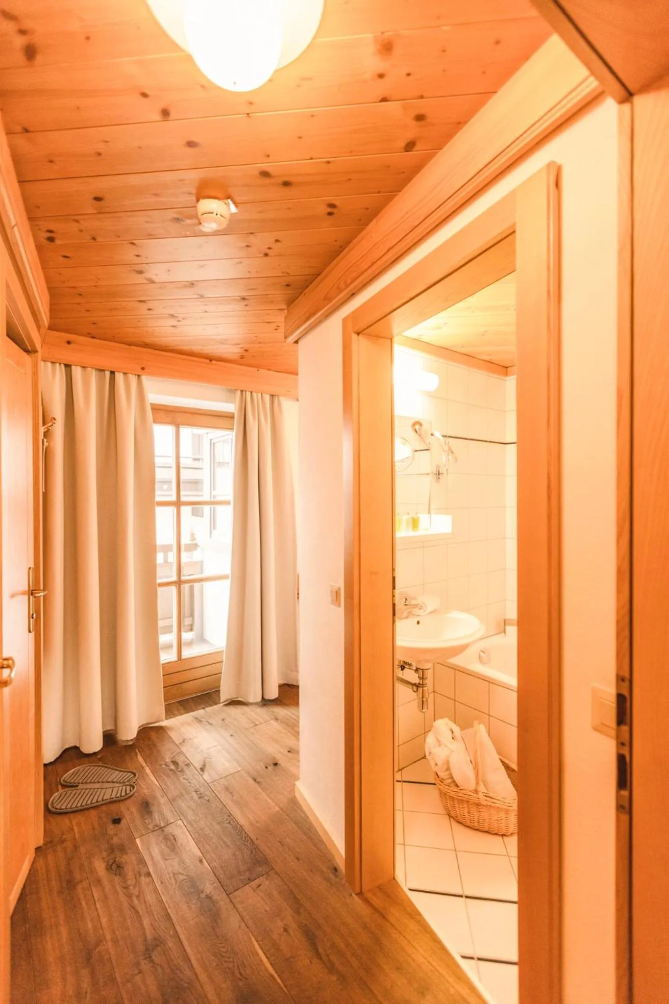 Bathroom, Bed in Hotel Glemmtalerhof