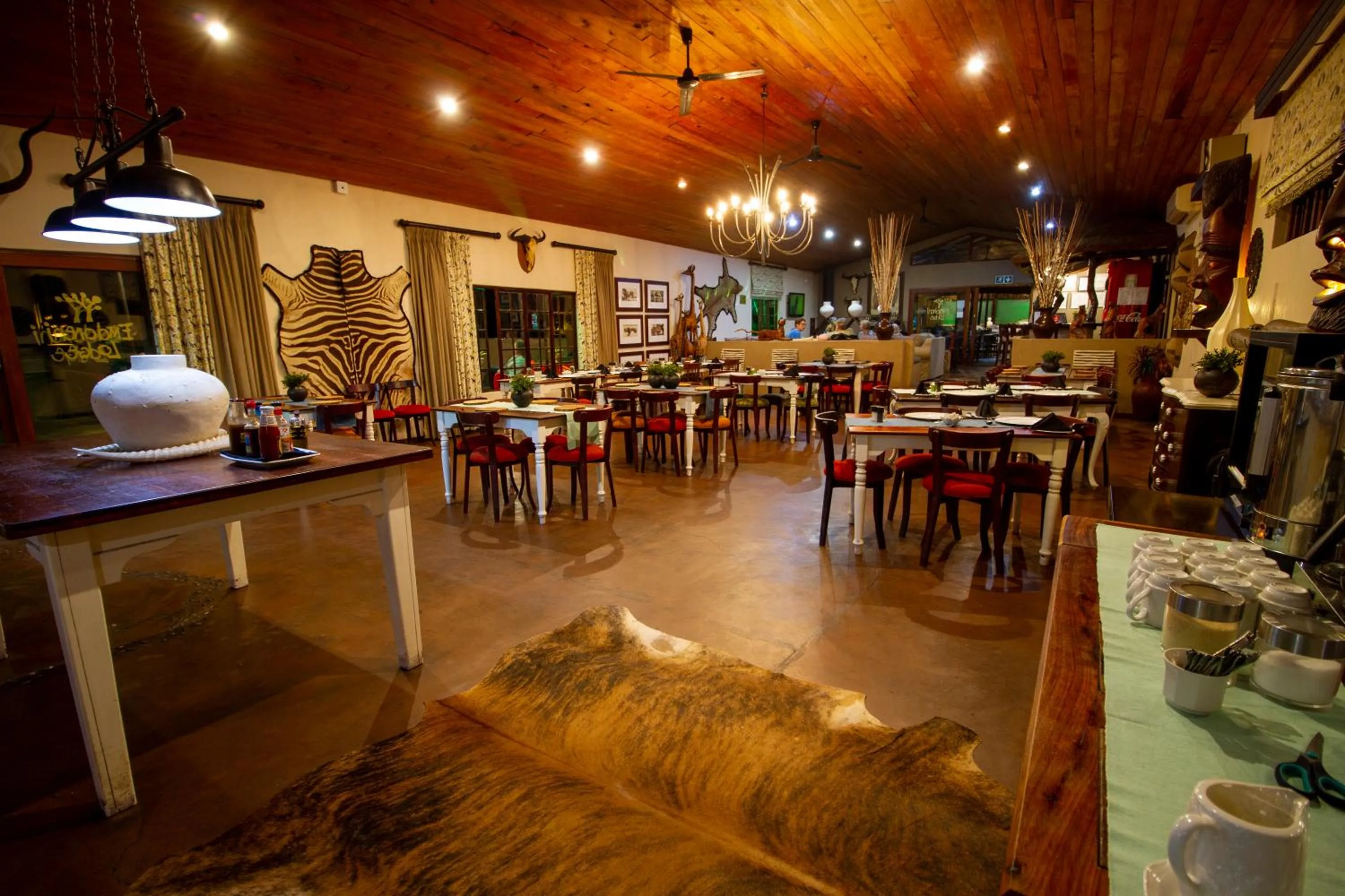 Restaurant/places to eat in Emdoneni Lodge with Zululand Cat Conservation Project