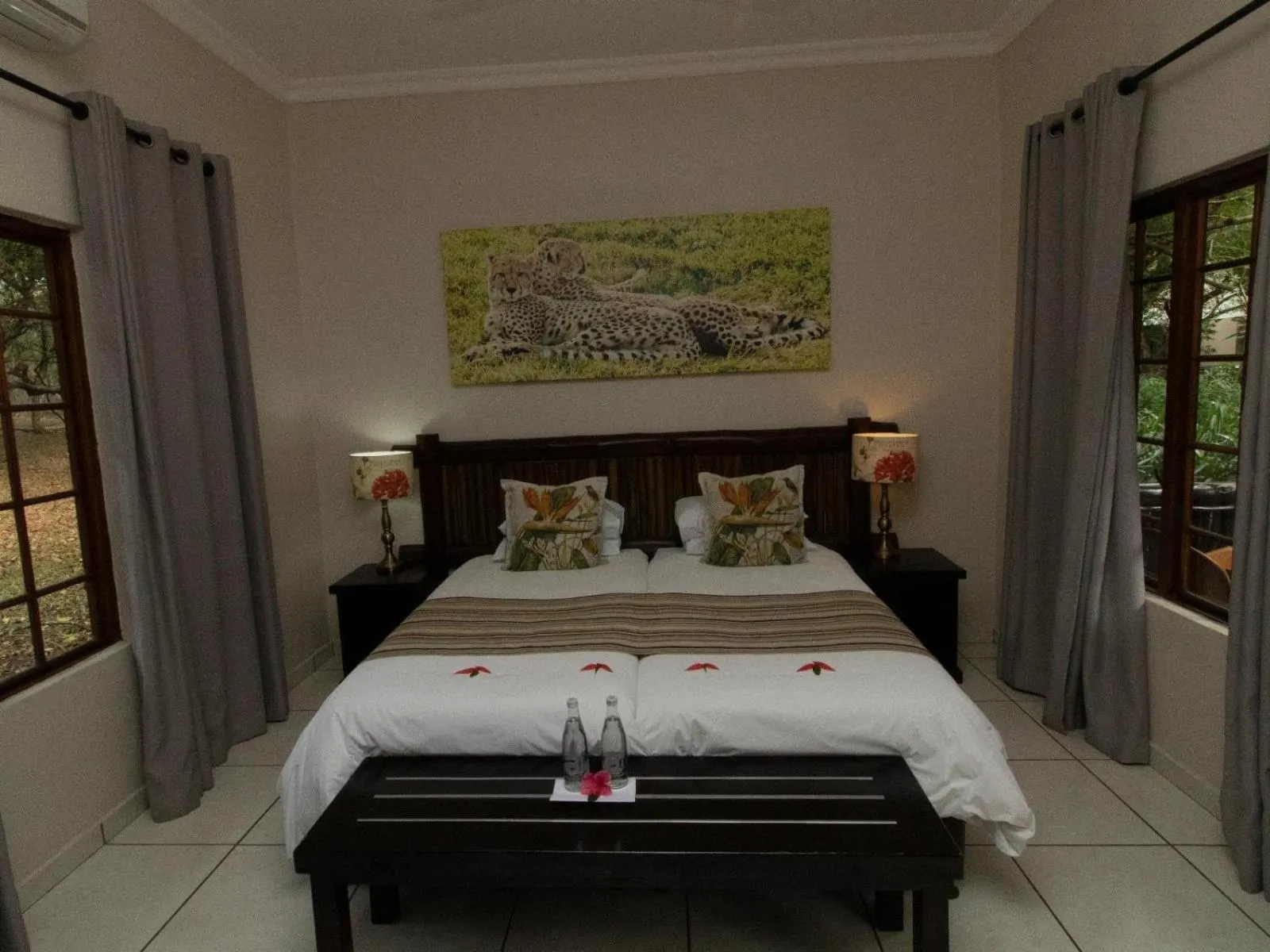 Photo of the whole room, Bed in Emdoneni Lodge with Zululand Cat Conservation Project