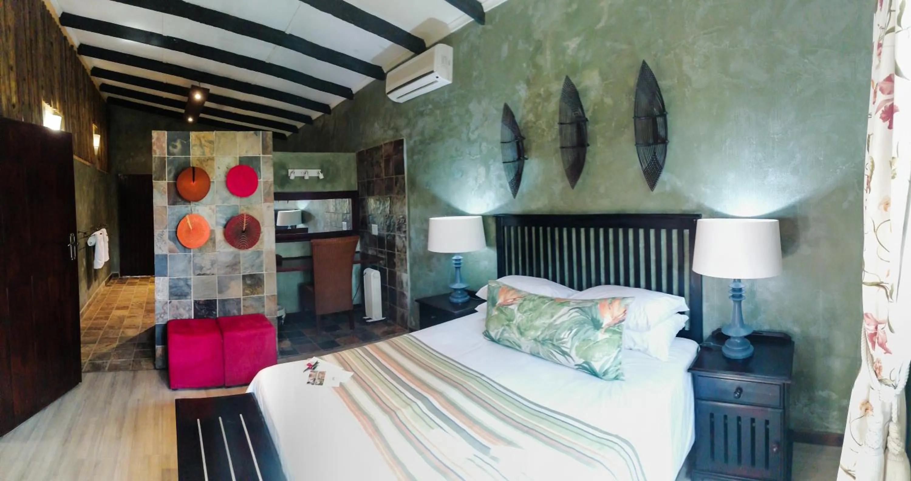 Photo of the whole room, Bed in Emdoneni Lodge with Zululand Cat Conservation Project