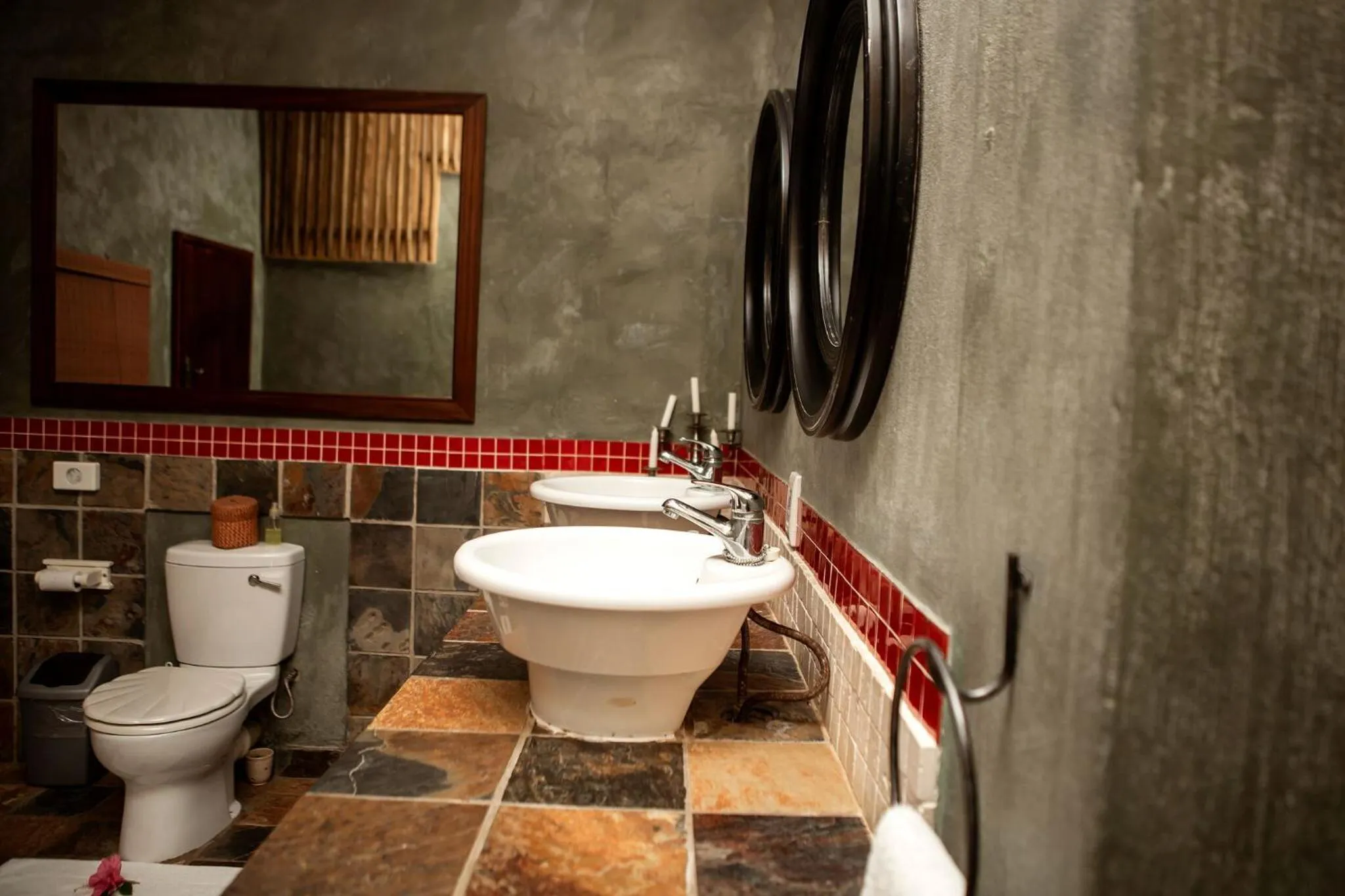 Bathroom in Emdoneni Lodge with Zululand Cat Conservation Project
