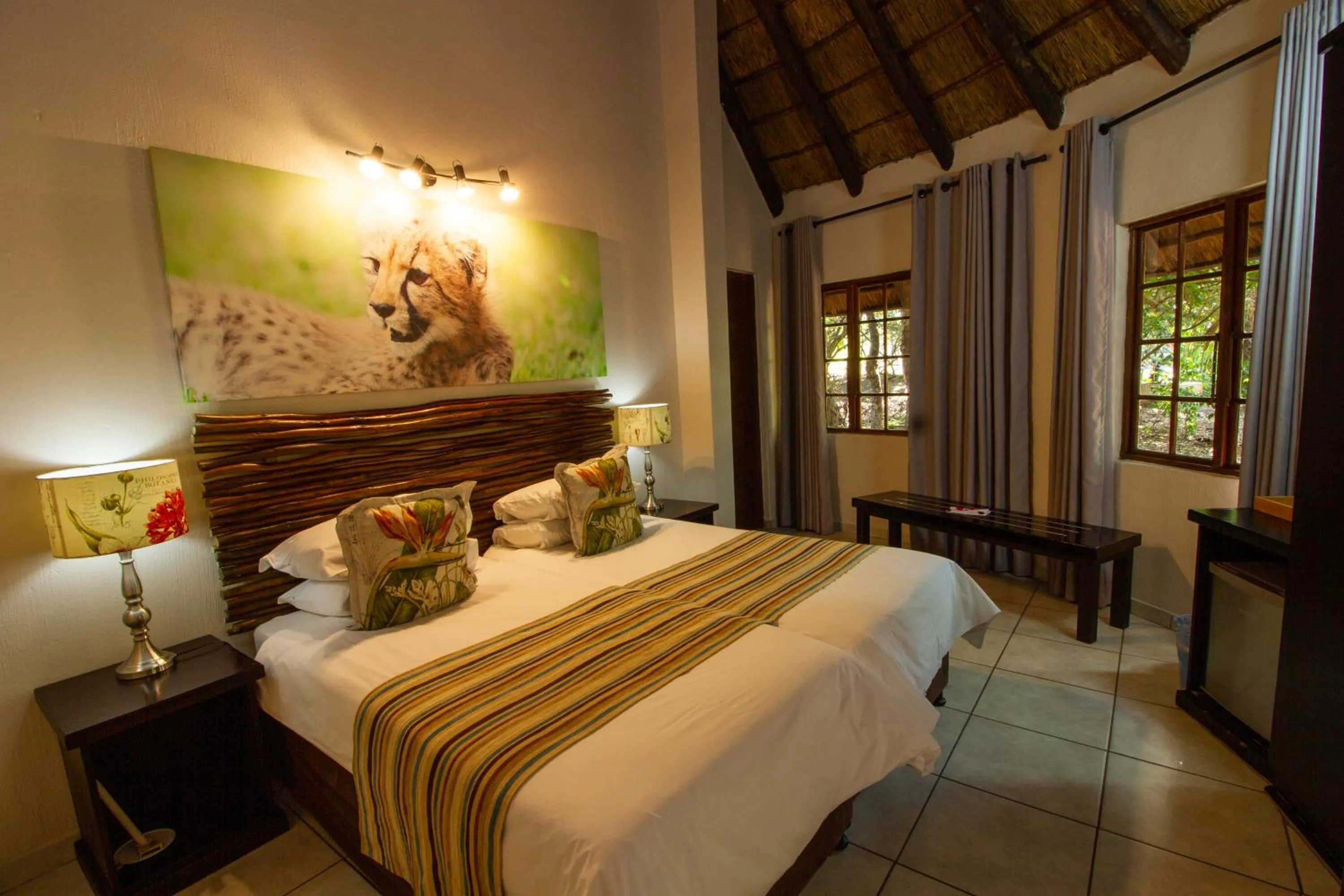 Photo of the whole room, Bed in Emdoneni Lodge with Zululand Cat Conservation Project