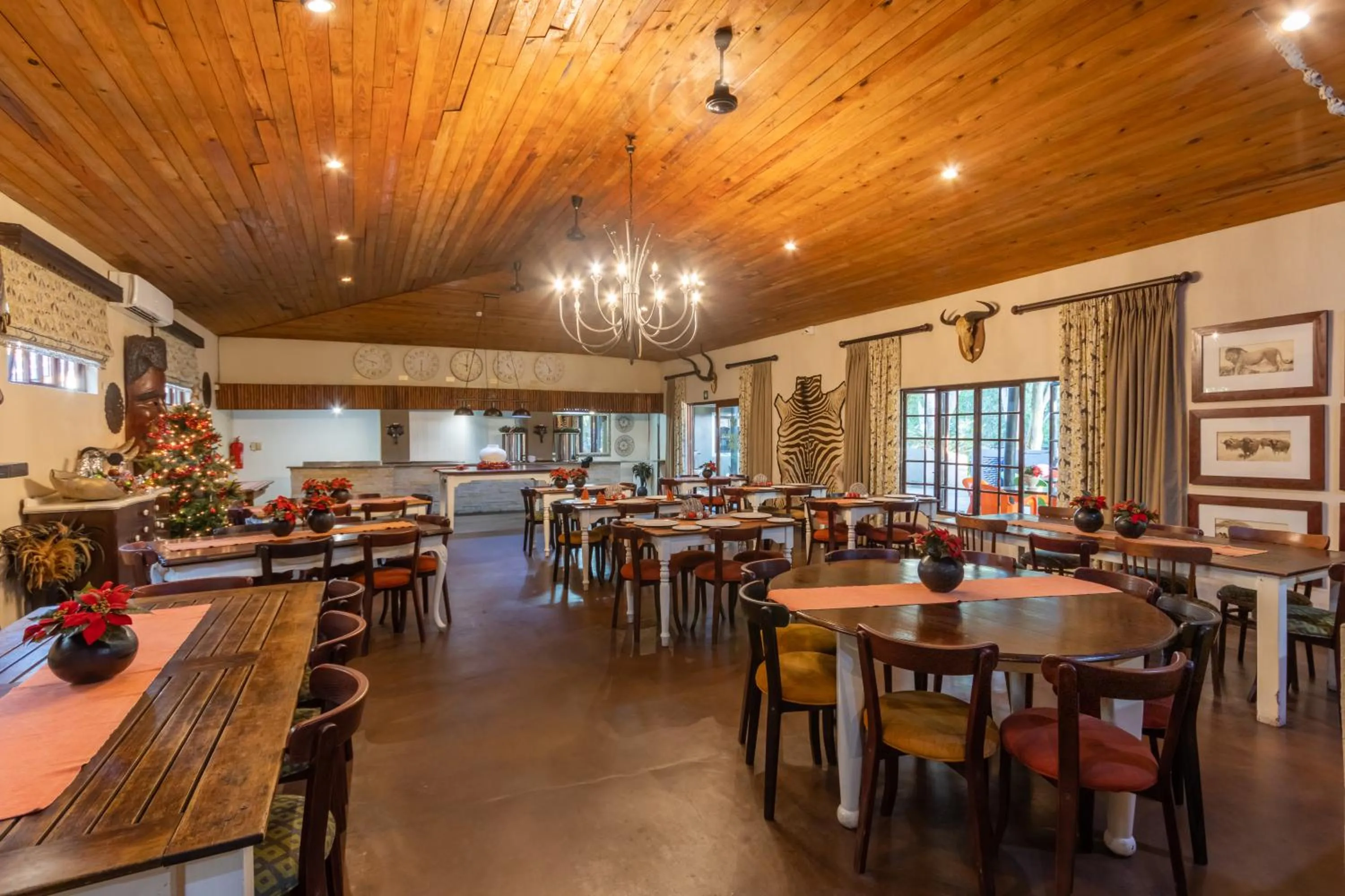 Restaurant/places to eat in Emdoneni Lodge with Zululand Cat Conservation Project
