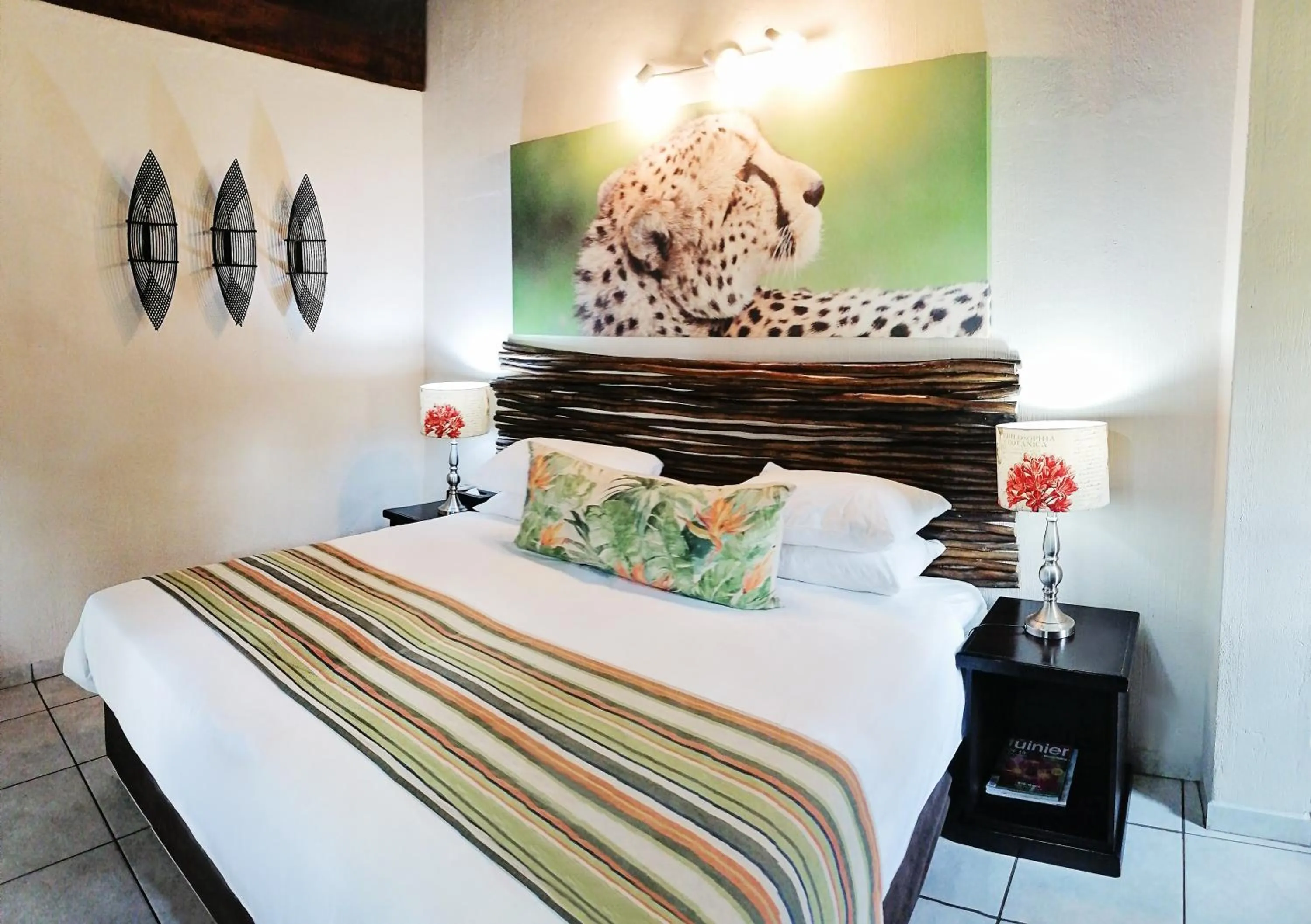 Bed in Emdoneni Lodge with Zululand Cat Conservation Project