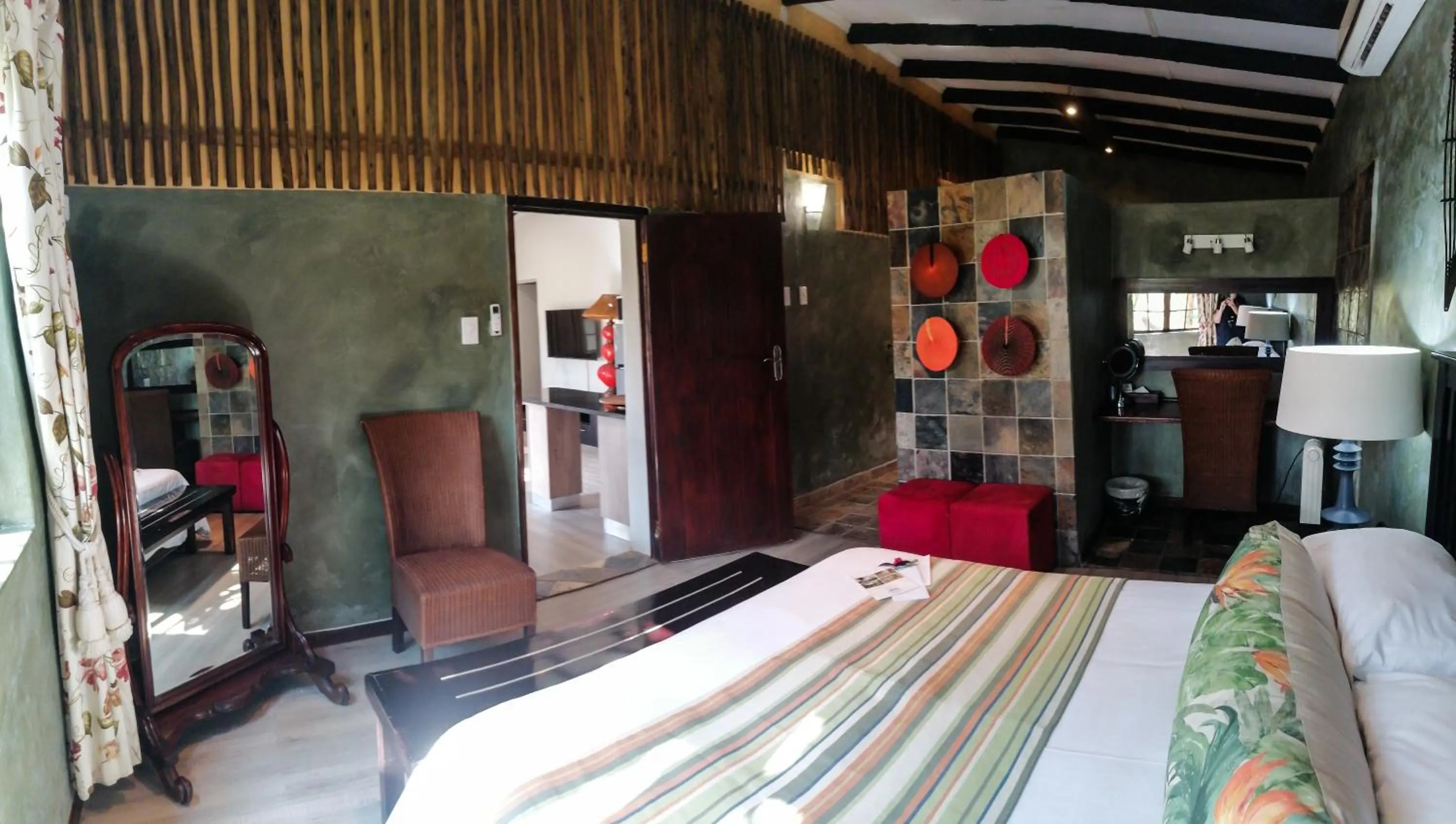 Photo of the whole room, Bed in Emdoneni Lodge with Zululand Cat Conservation Project