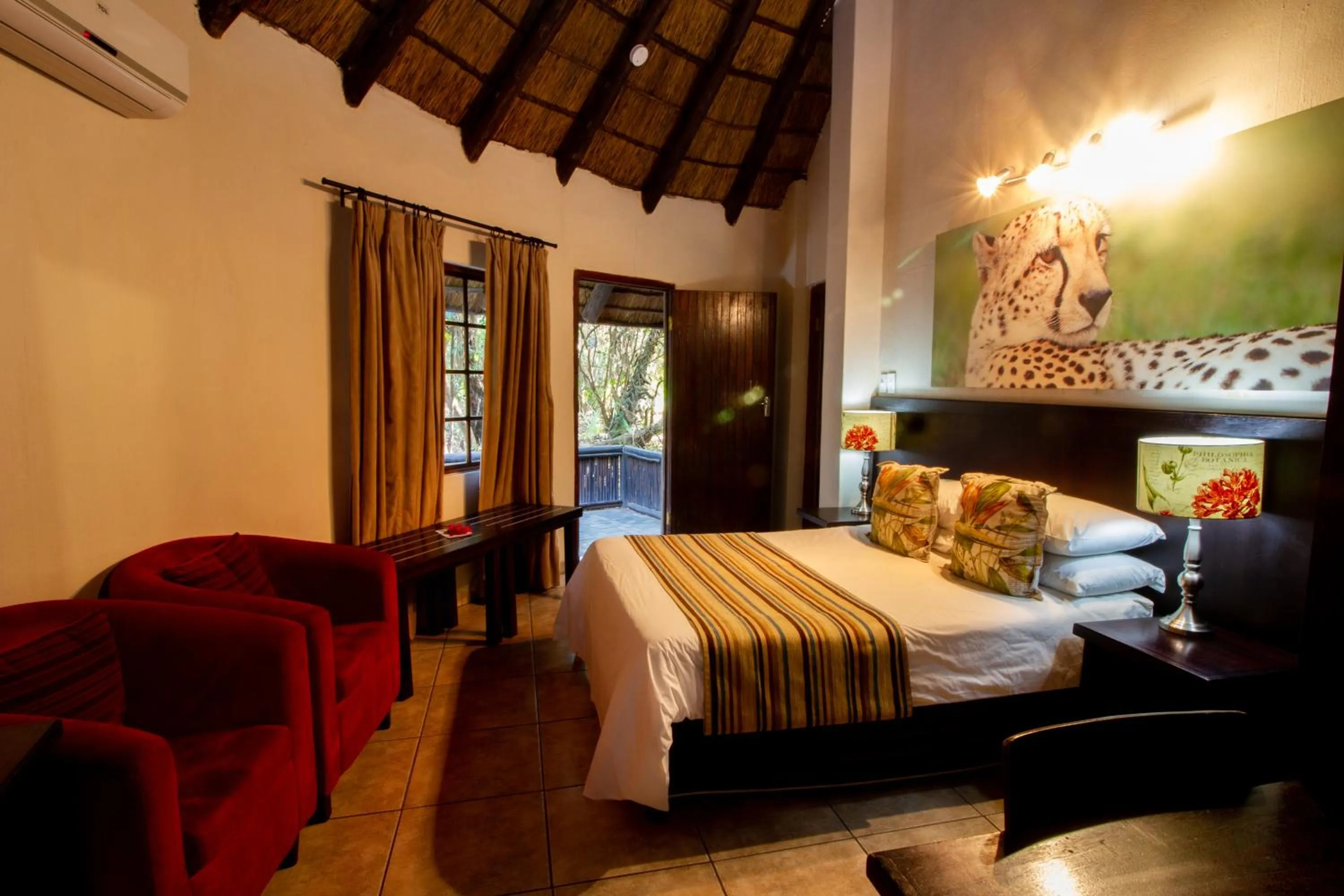 Photo of the whole room, Bed in Emdoneni Lodge with Zululand Cat Conservation Project