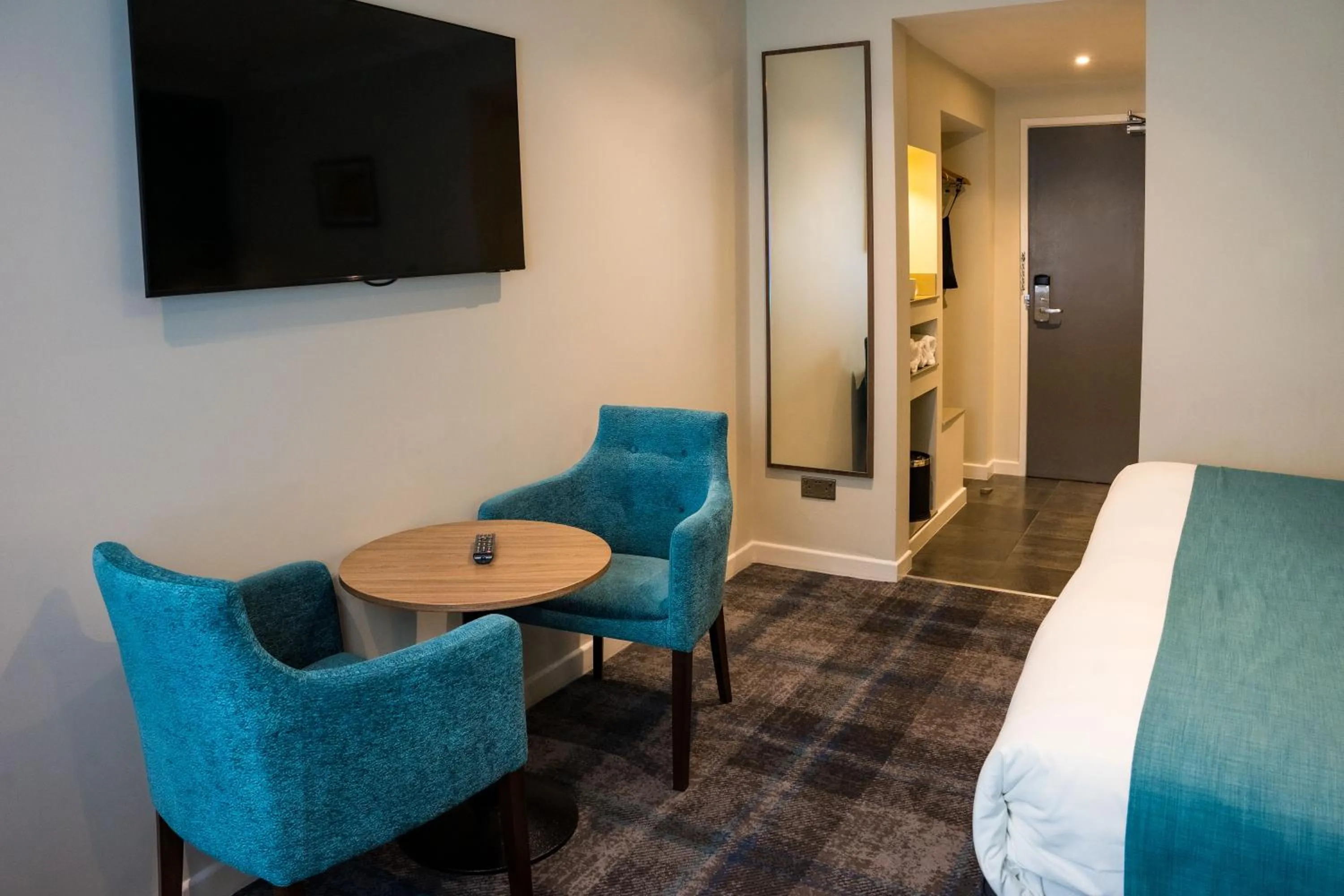 Seating area, Bed in Almondsbury Interchange Hotel