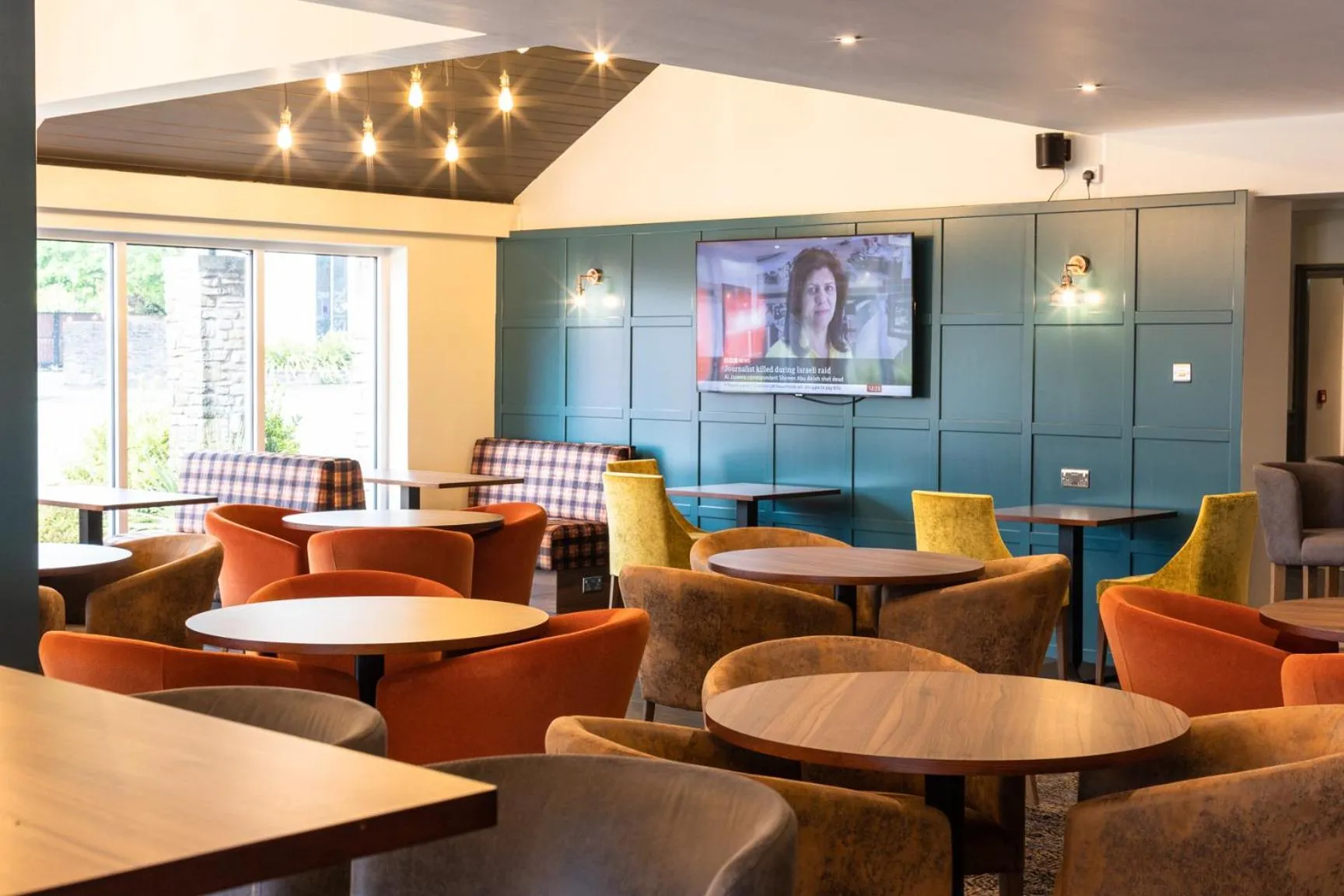 Restaurant/places to eat in Almondsbury Interchange Hotel