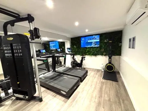 Almondsbury Inn & Lounge