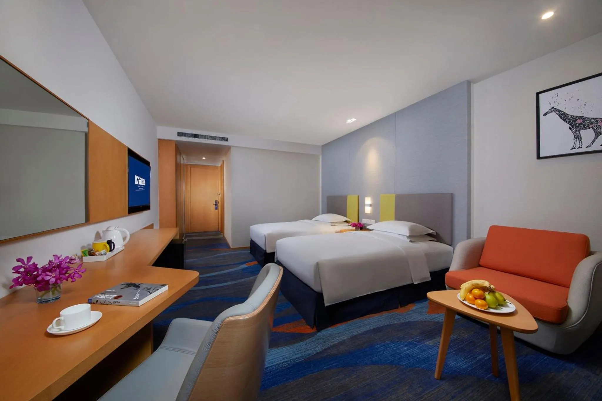 Photo of the whole room, Bed in Holiday Inn Express Zhengzhou Zhengdong by IHG