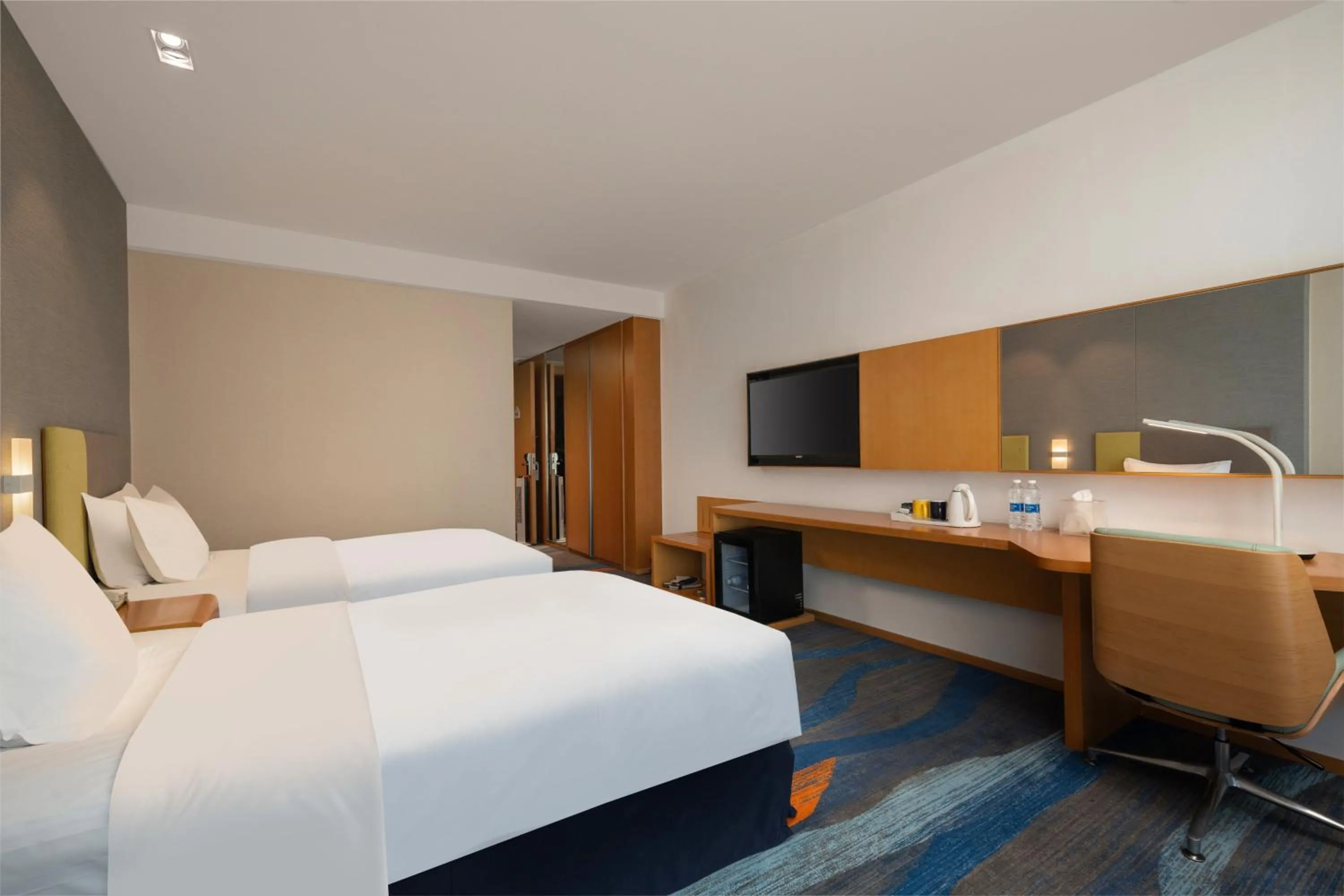 Photo of the whole room, Bed in Holiday Inn Express Zhengzhou Zhengdong by IHG