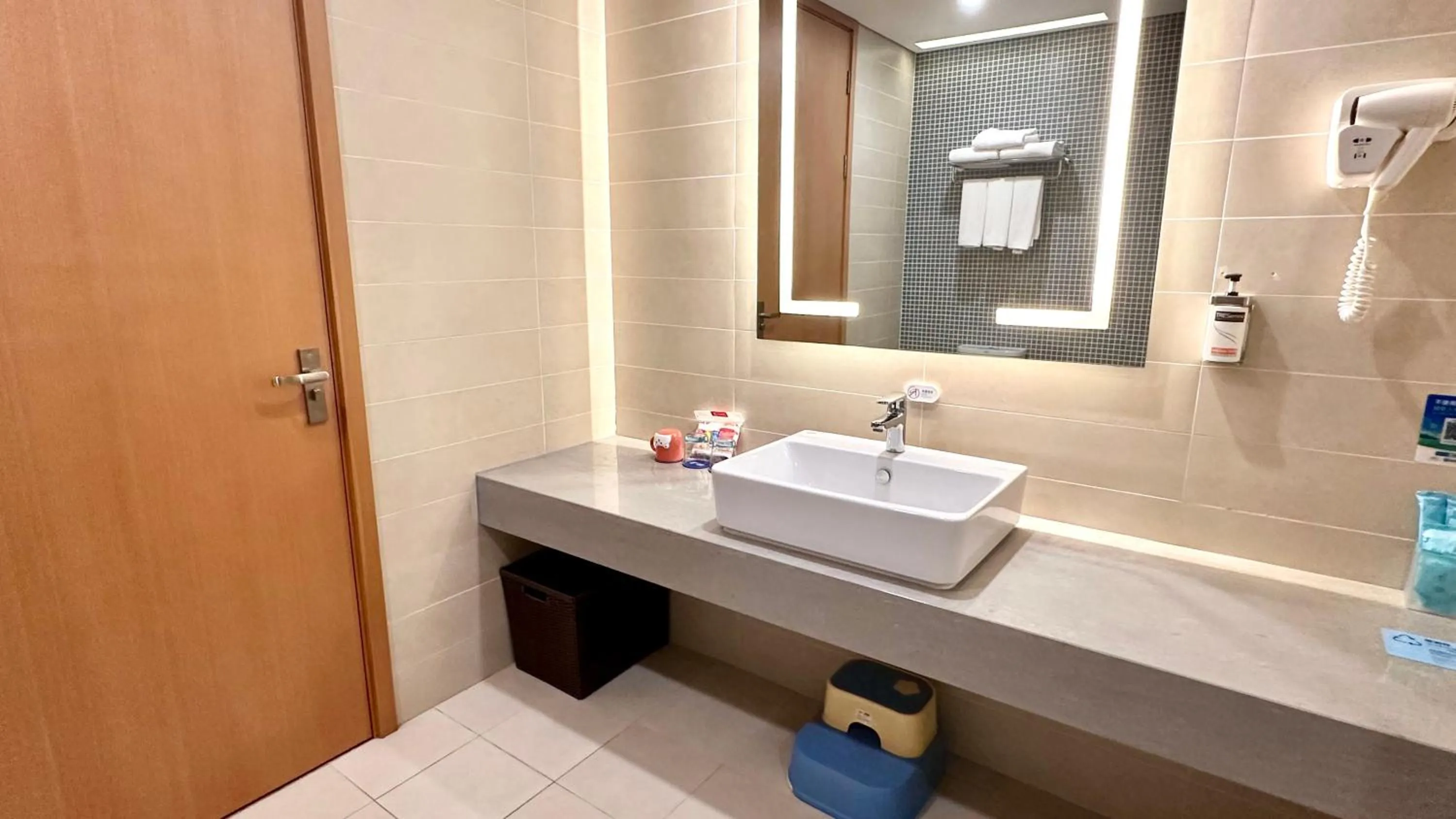 Bathroom in Holiday Inn Express Zhengzhou Zhengdong by IHG