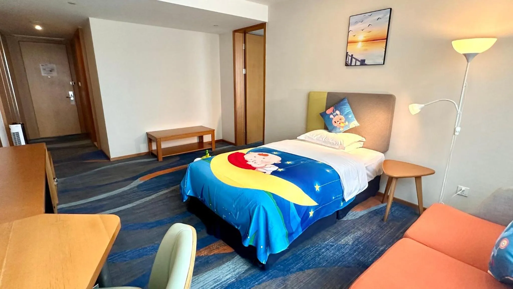 Photo of the whole room, Bed in Holiday Inn Express Zhengzhou Zhengdong by IHG