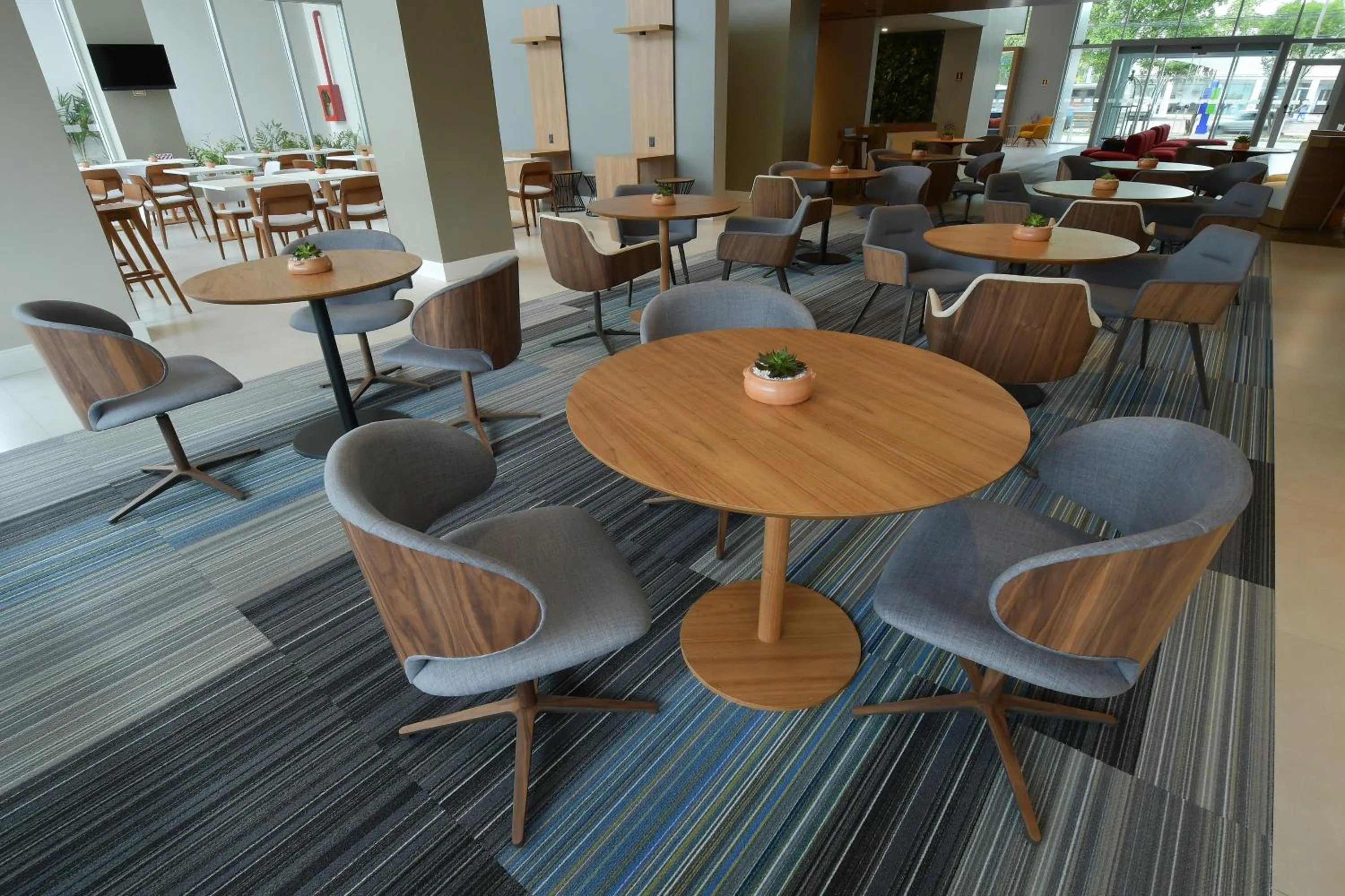 Property building in Holiday Inn Express Asuncion Aviadores by IHG