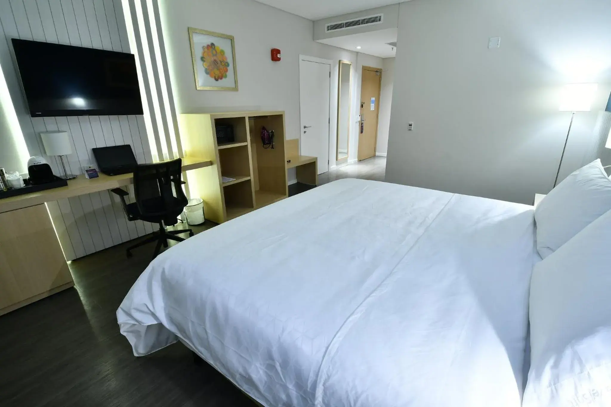 Standard King Room - Accessible in Holiday Inn Express Asuncion Aviadores by IHG Standard King Room - Accessible in Holiday Inn Express Asuncion Aviadores by IHG