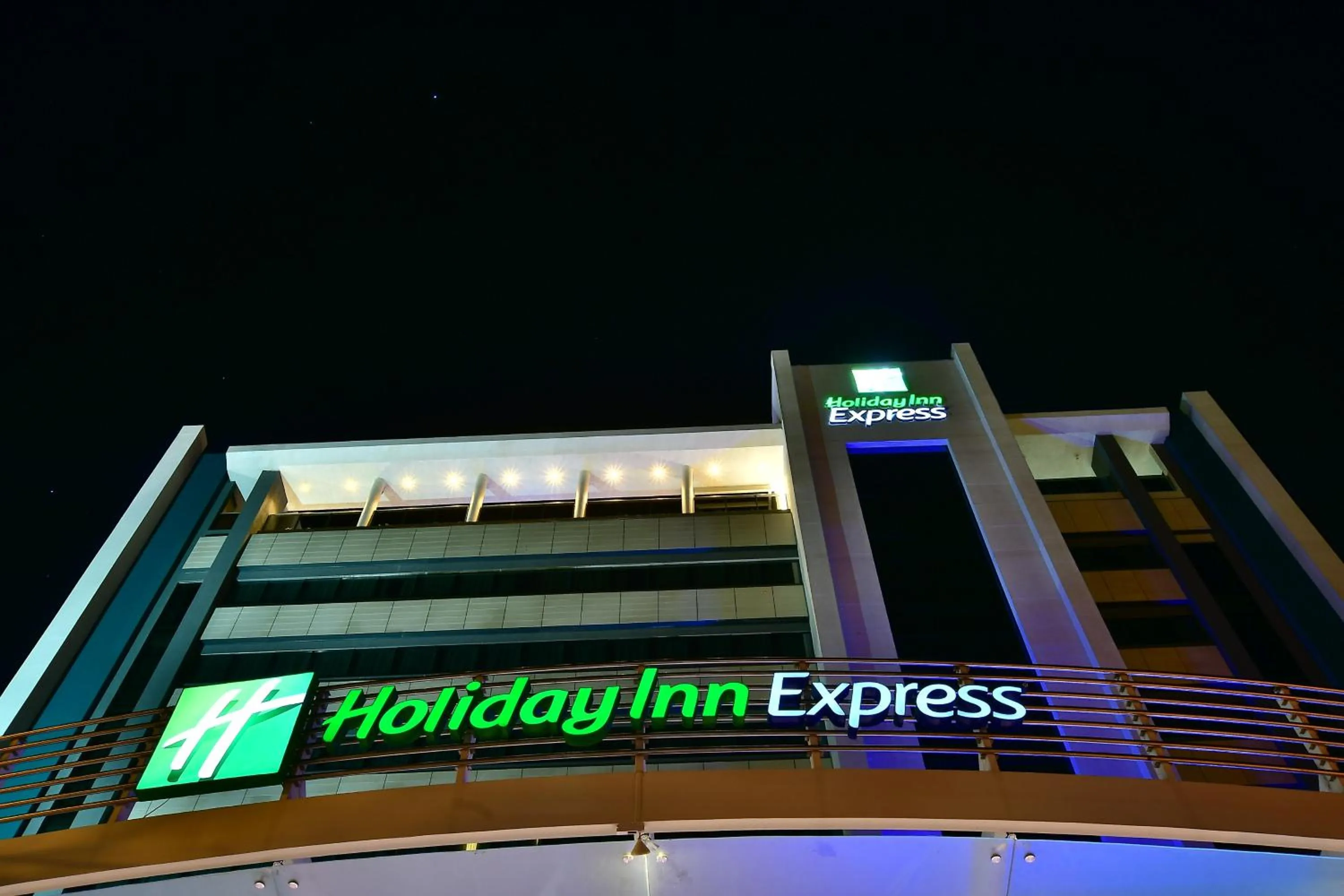 Property building in Holiday Inn Express Asuncion Aviadores by IHG