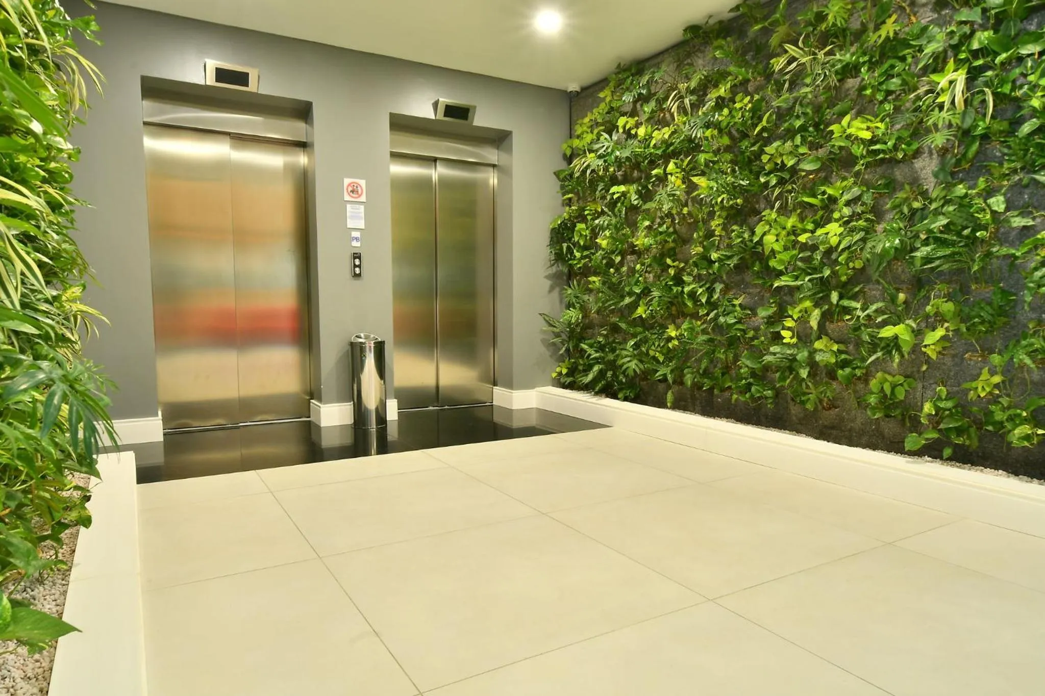 Decorative detail in Holiday Inn Express Asuncion Aviadores by IHG