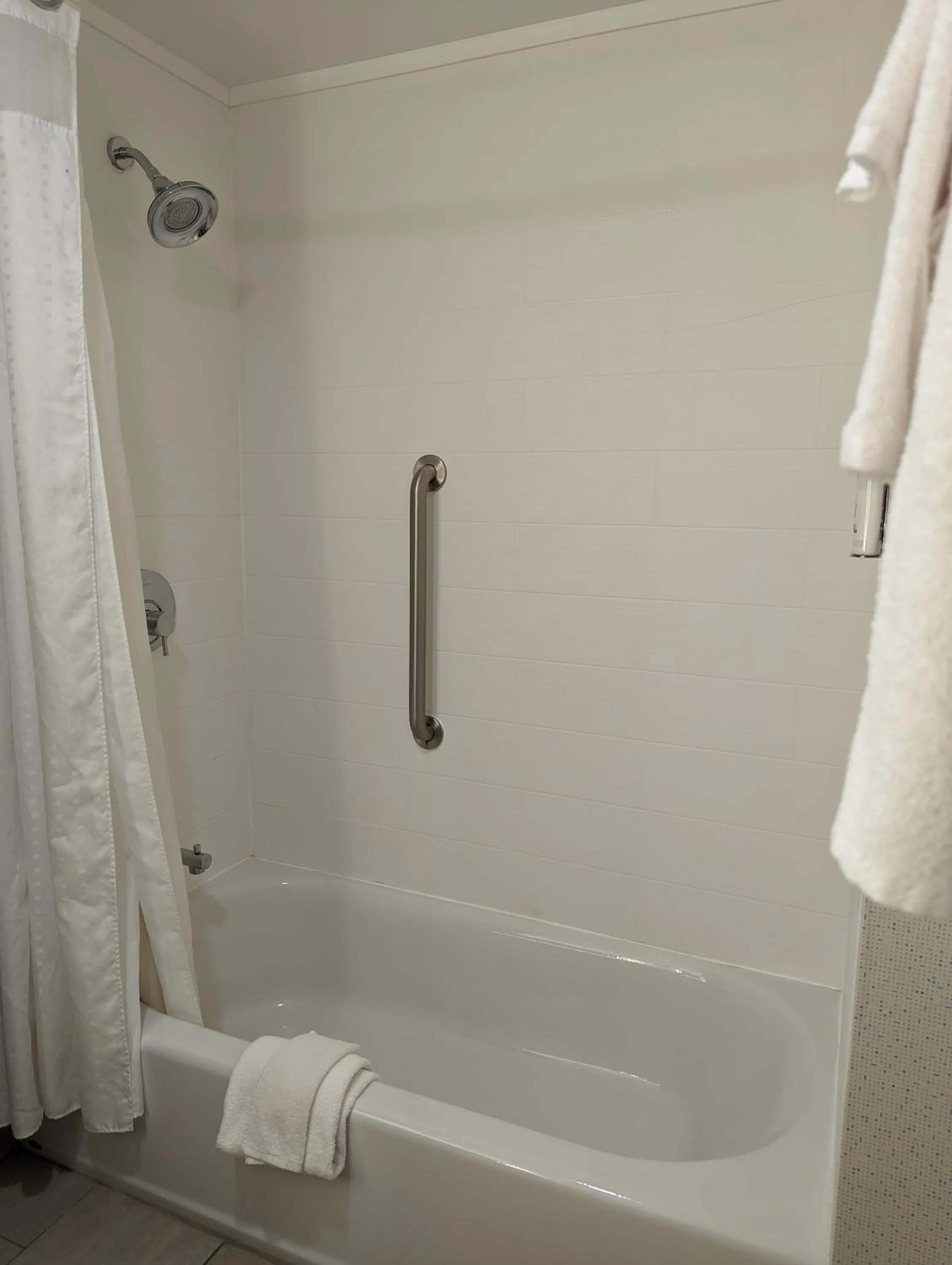 Bathroom in Holiday Inn Express - Lexington East - Winchester by IHG