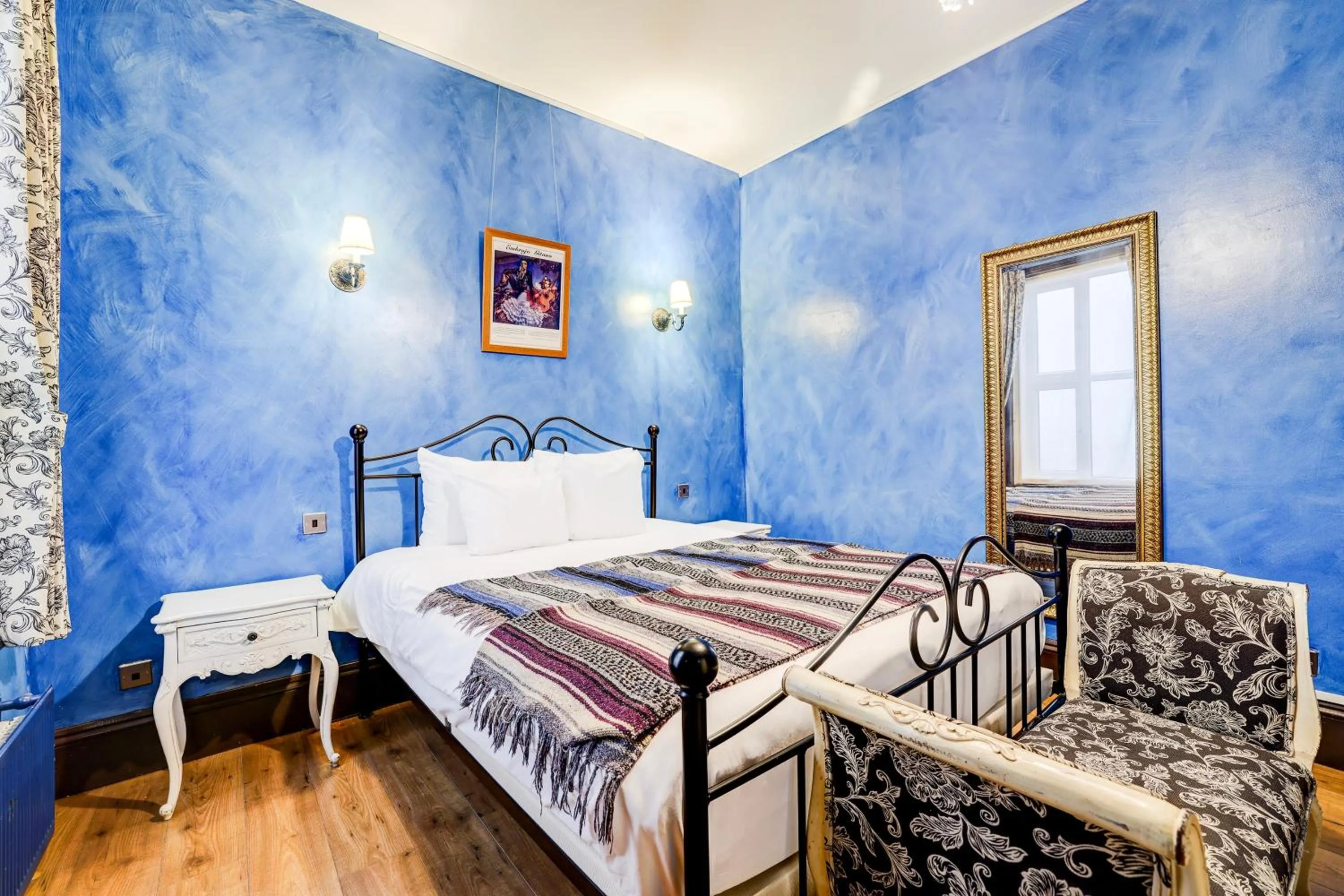 Bedroom, Bed in Church Street Hotel by Belvilla near The Oval London