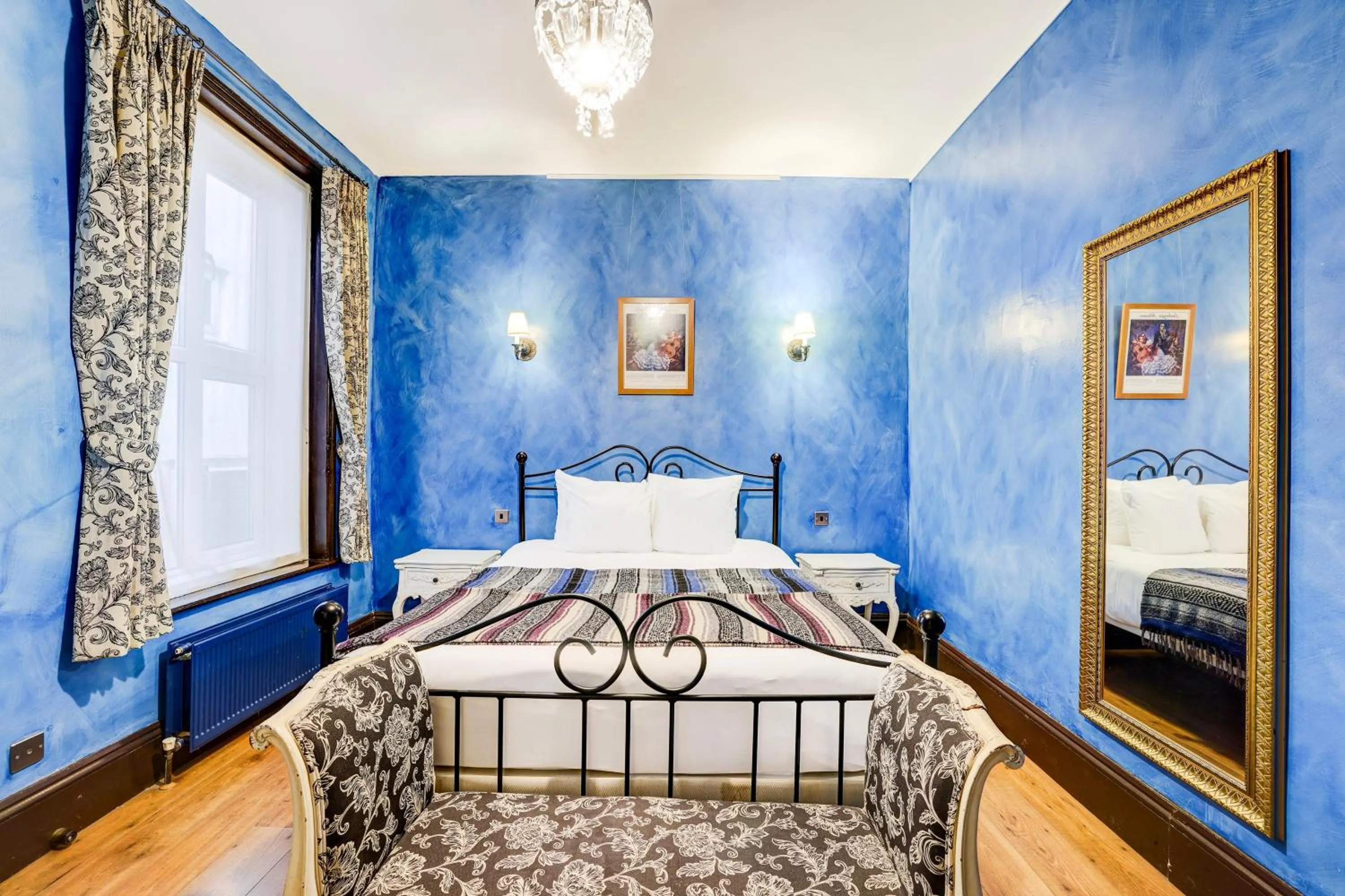 Bedroom, Bed in Church Street Hotel by Belvilla near The Oval London