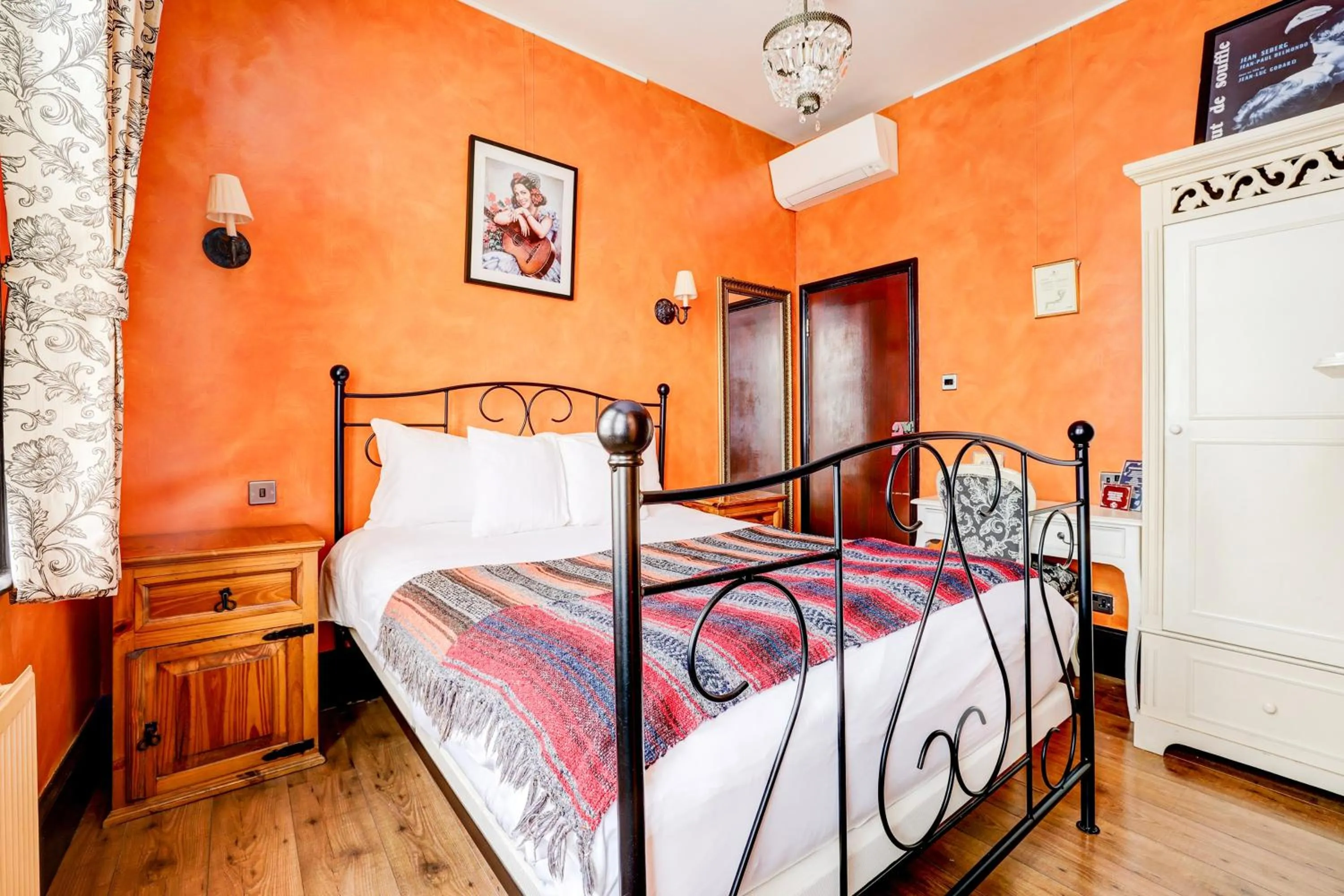 Bedroom, Bed in Church Street Hotel by Belvilla near The Oval London