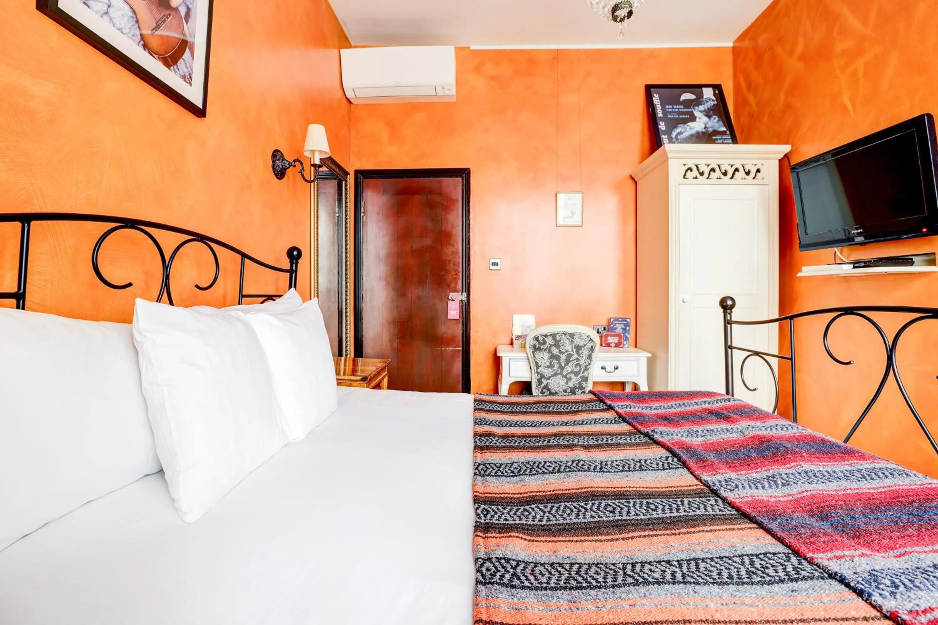 Bedroom in Church Street Hotel by Belvilla near The Oval London