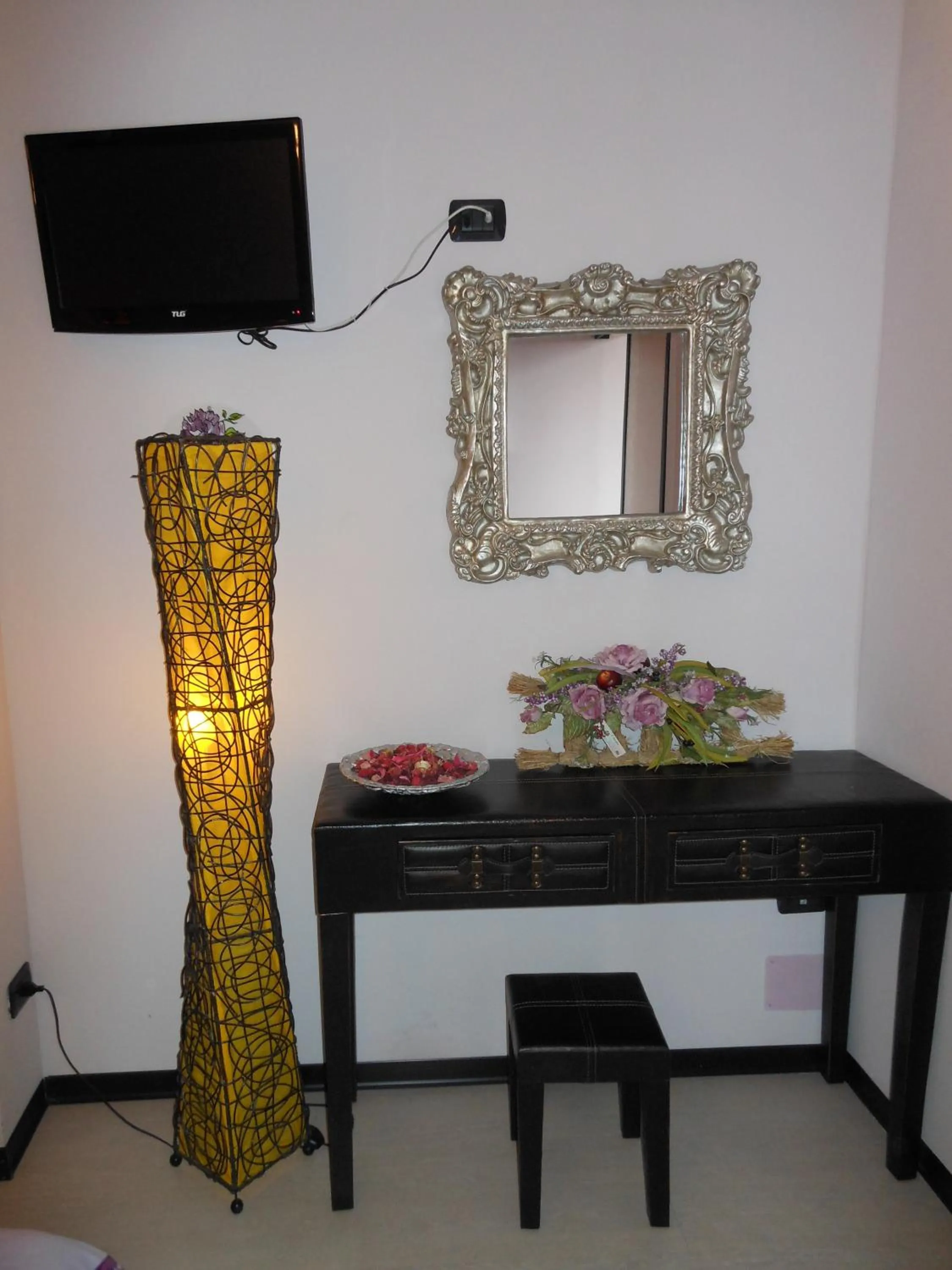 Decorative detail in Motel Monterosa