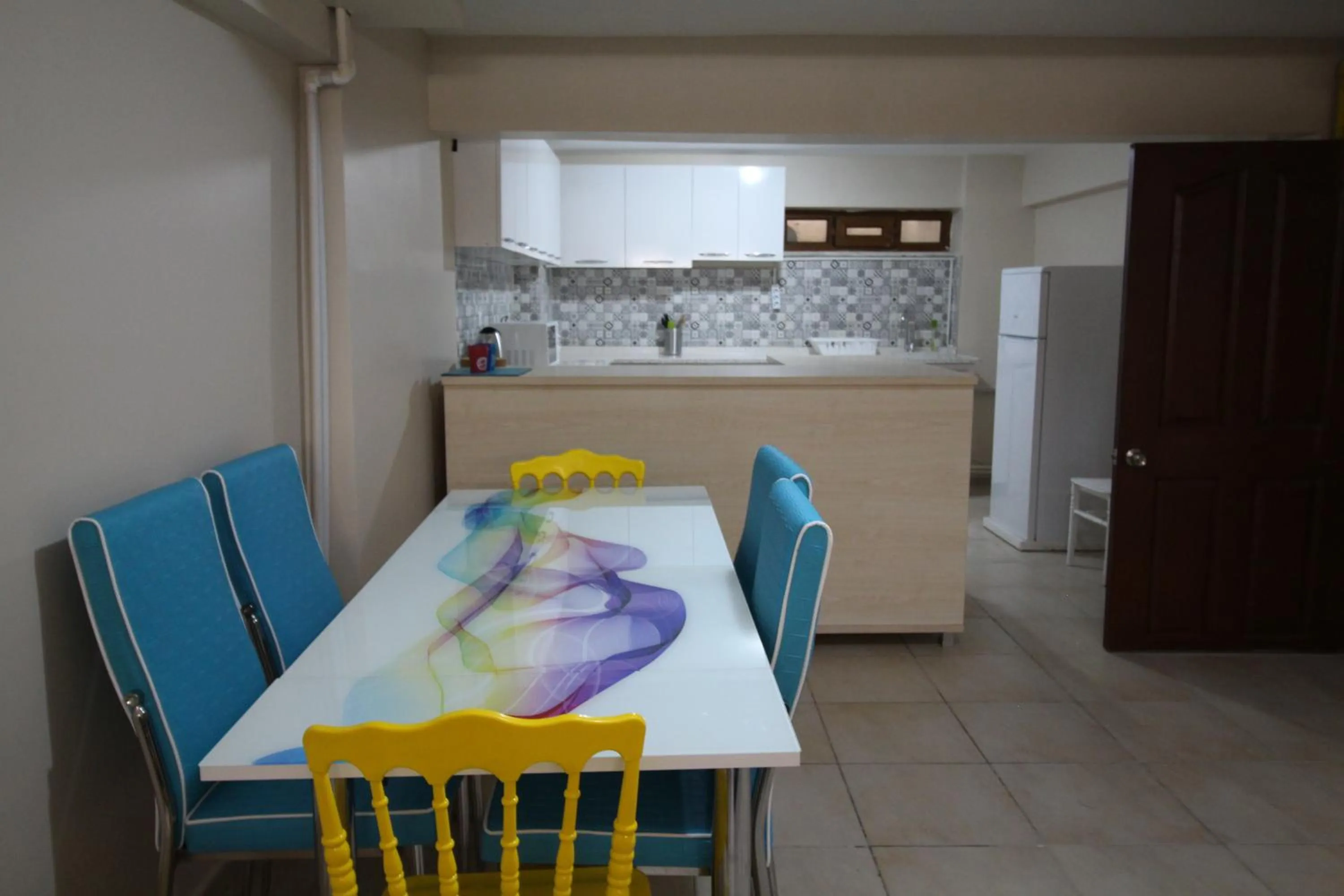 Kitchen or kitchenette in Deeps Hostel Eskişehir