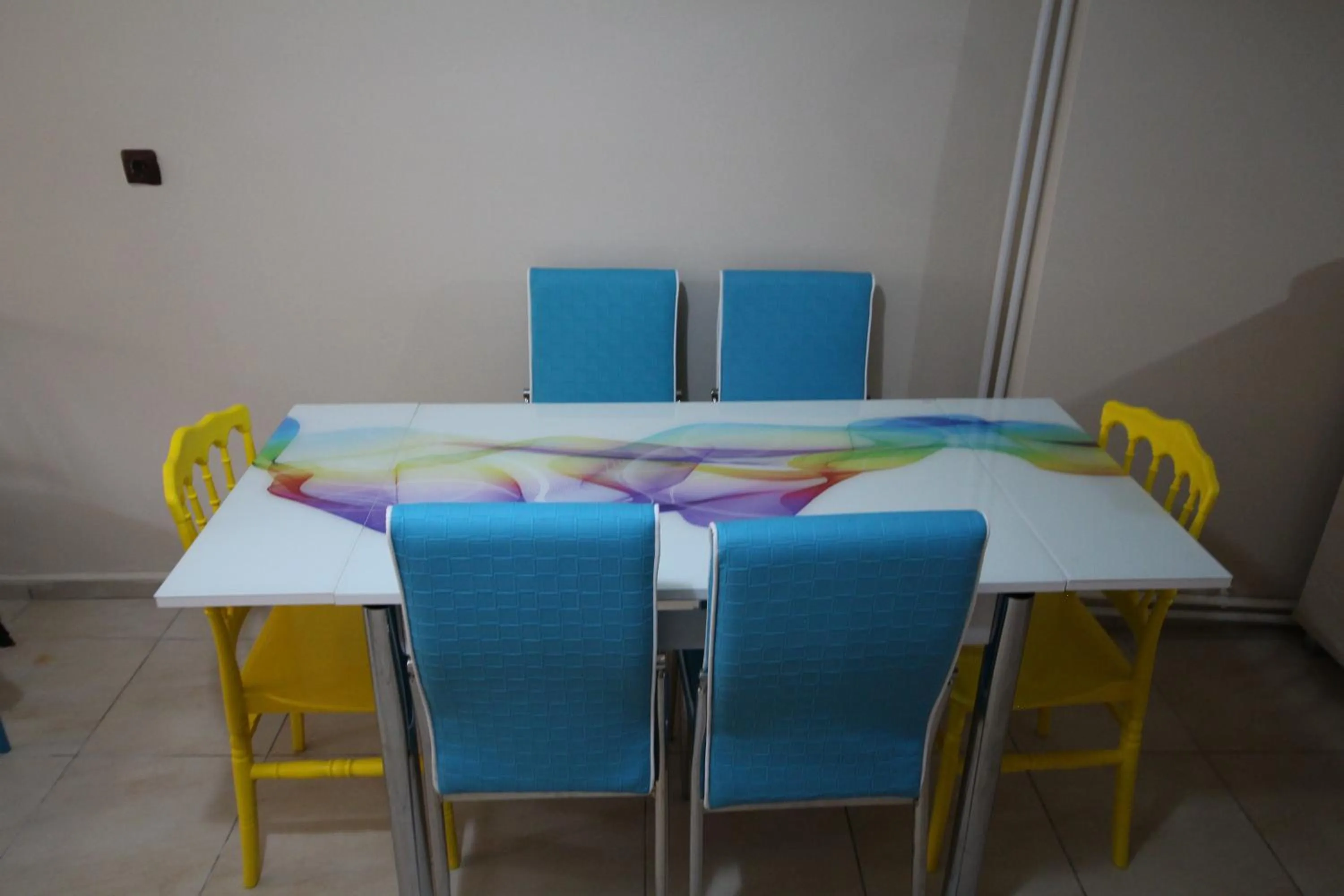 Dining area in Deeps Hostel Eskişehir