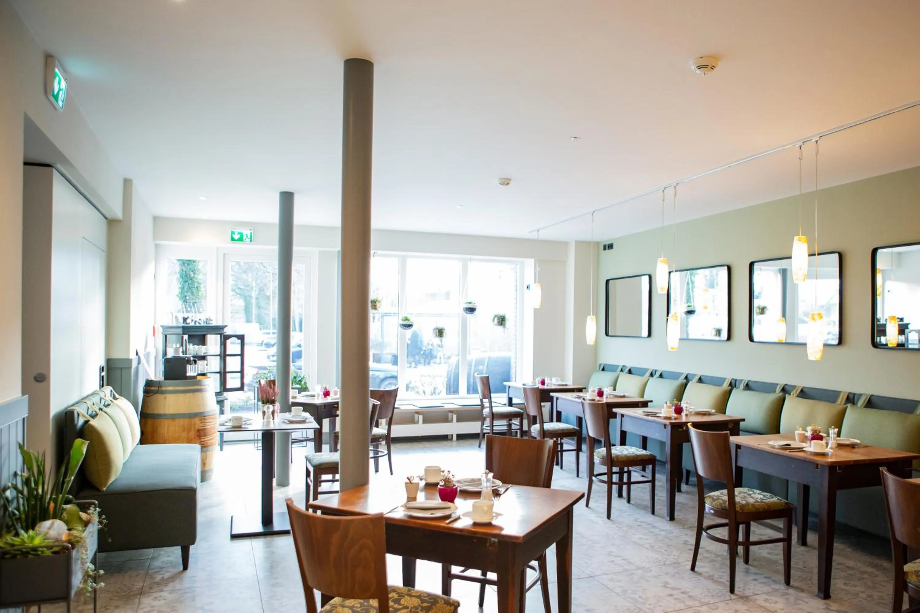 Restaurant/places to eat in Weinbek