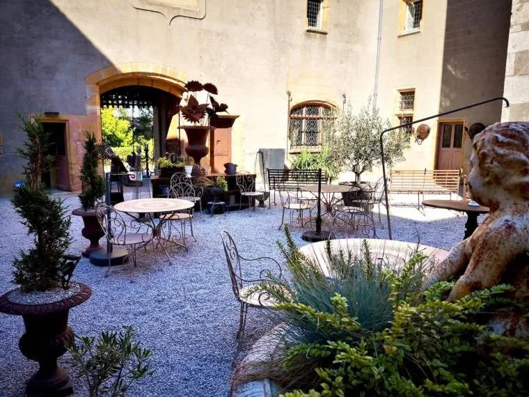 Restaurant/places to eat in Château de Varennes