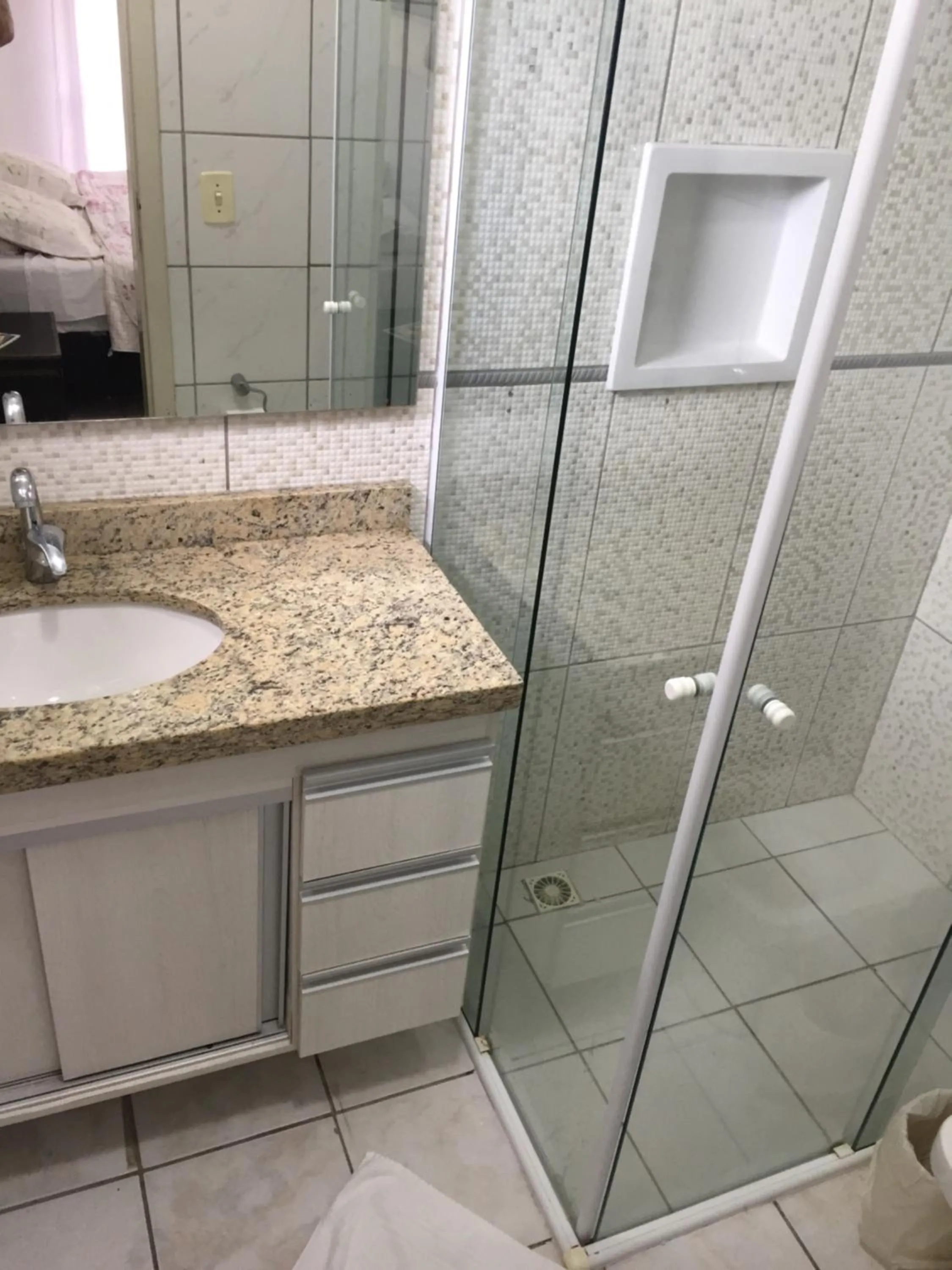 Bathroom in Vila Alaide Praia Hotel