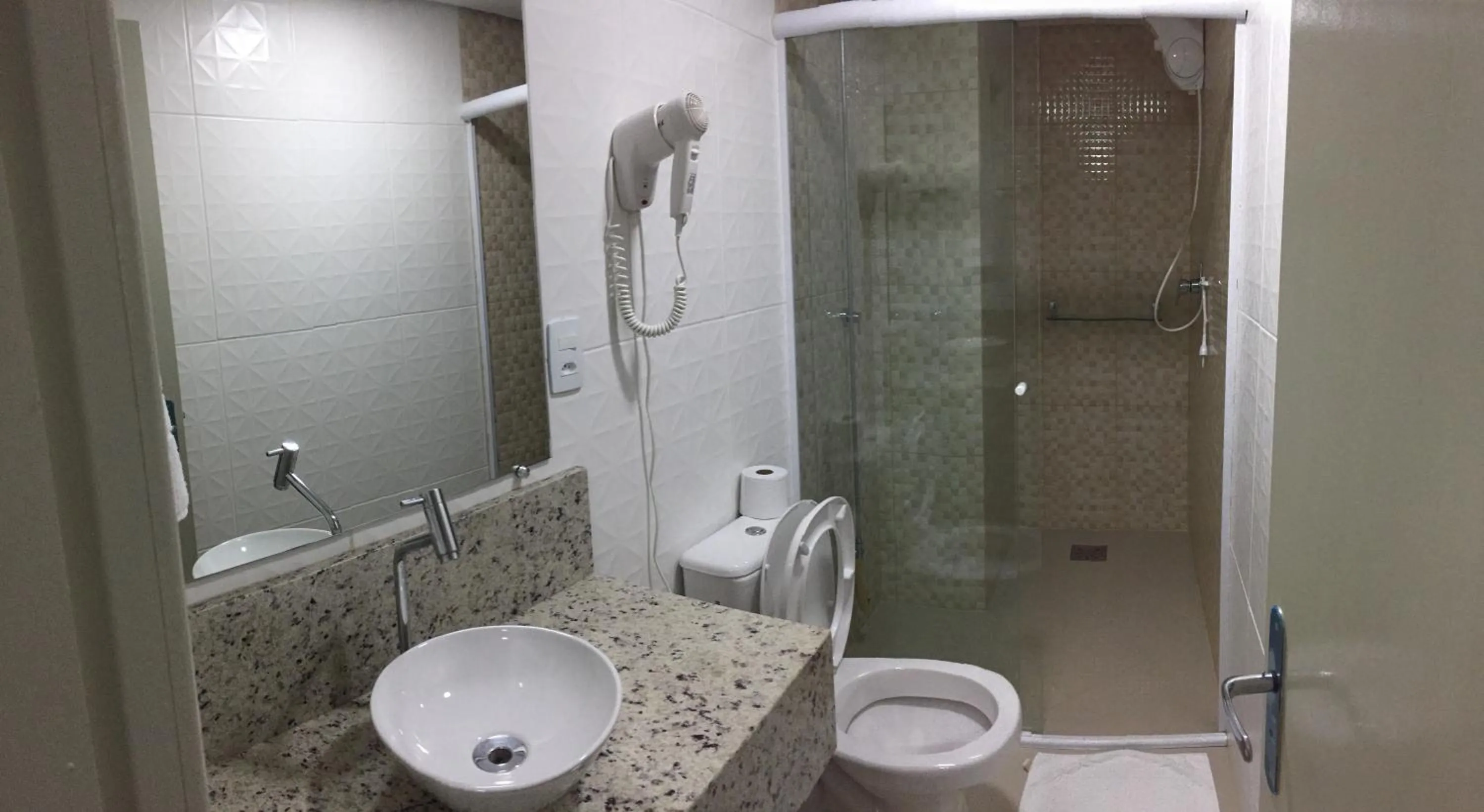 Bathroom in Vila Alaide Praia Hotel