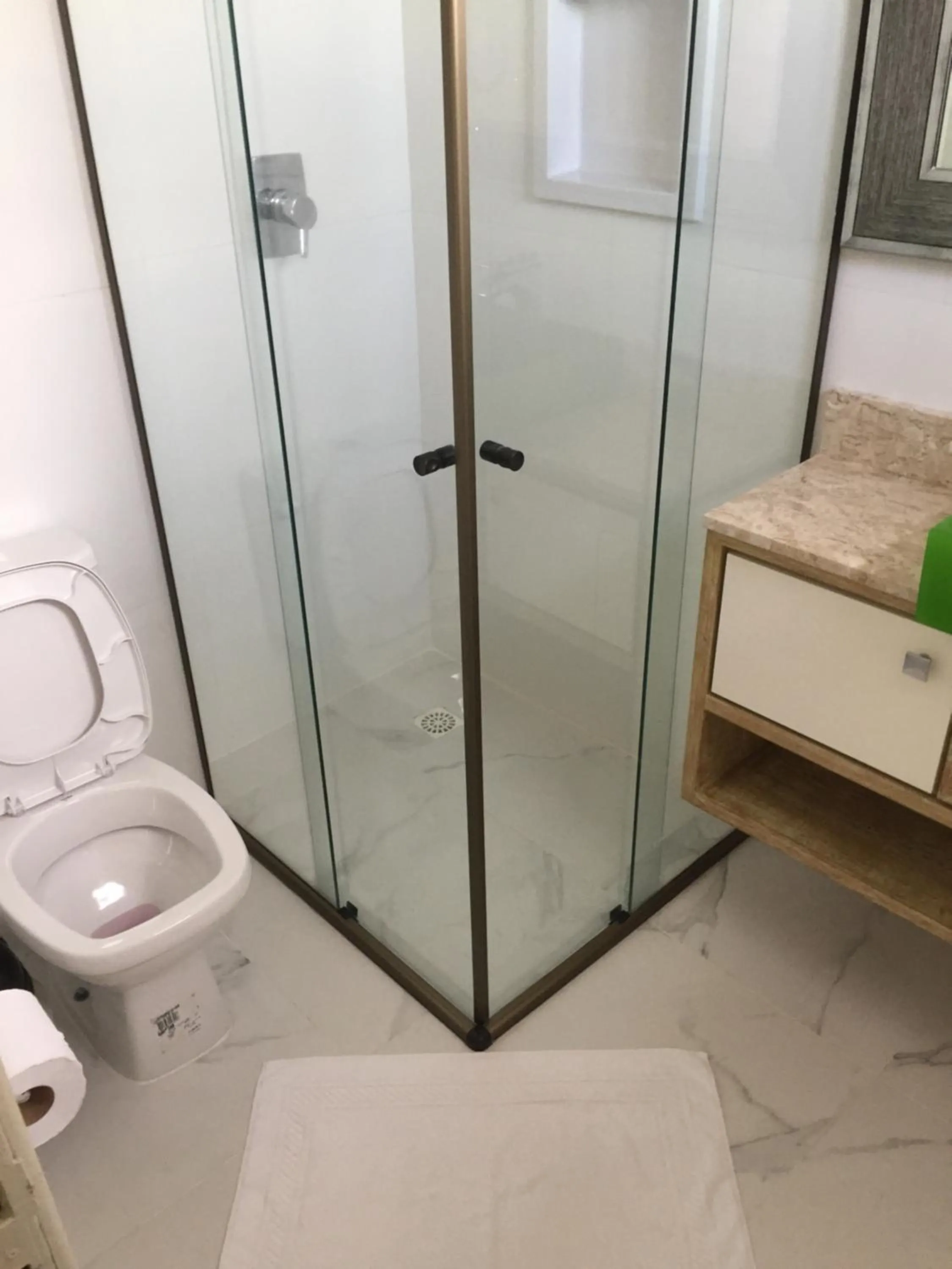 Bathroom in Vila Alaide Praia Hotel