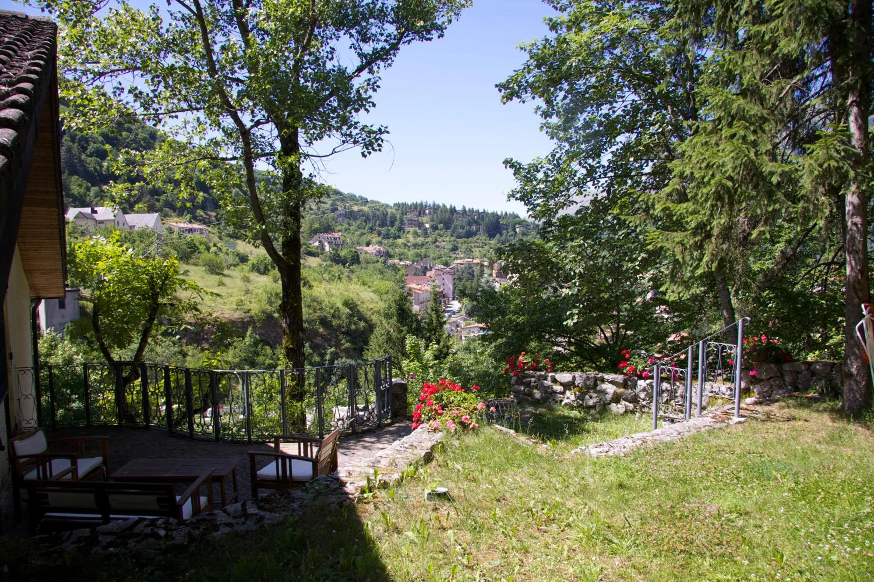 Summer, Garden in Le Rocce di Scanno B&B di Charme
