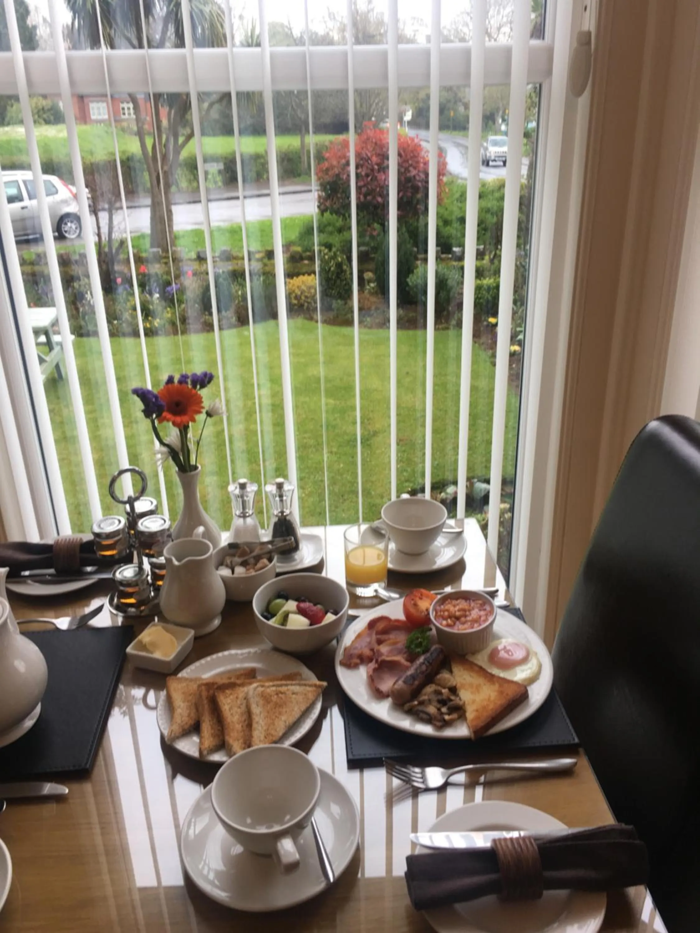 Breakfast in Elmdene