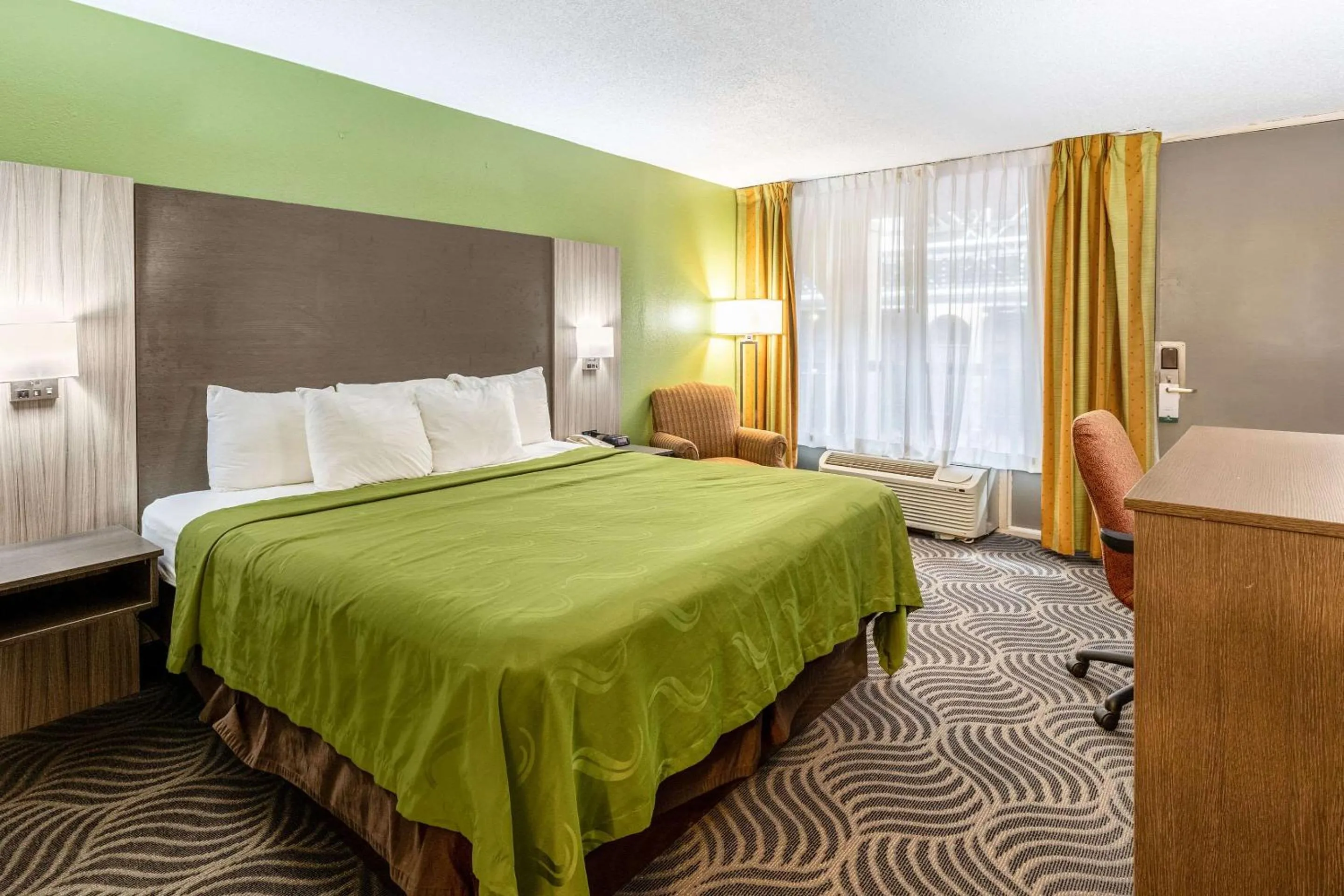 Photo of the whole room in Quality Inn Newport