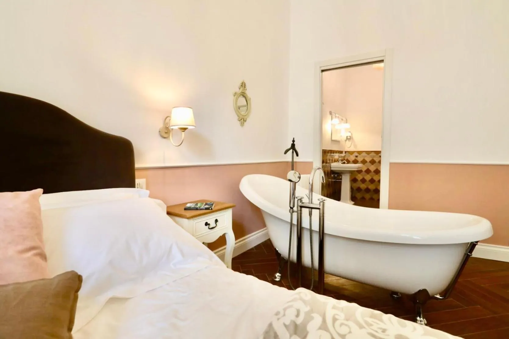 Bed in Macchiato Suites Boutique Guest House