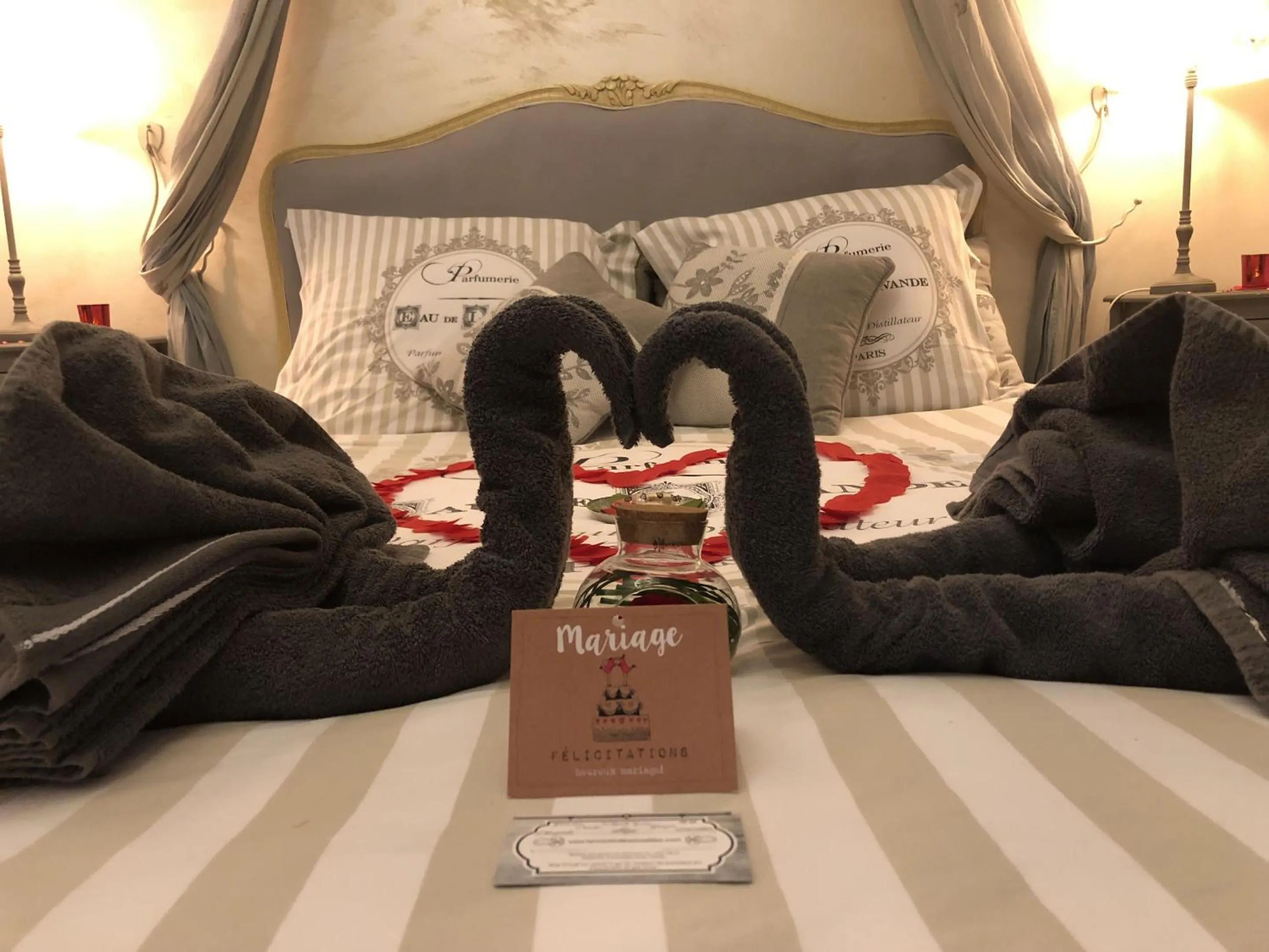 Bedroom, Bed in Le Moulin de Sonnailles