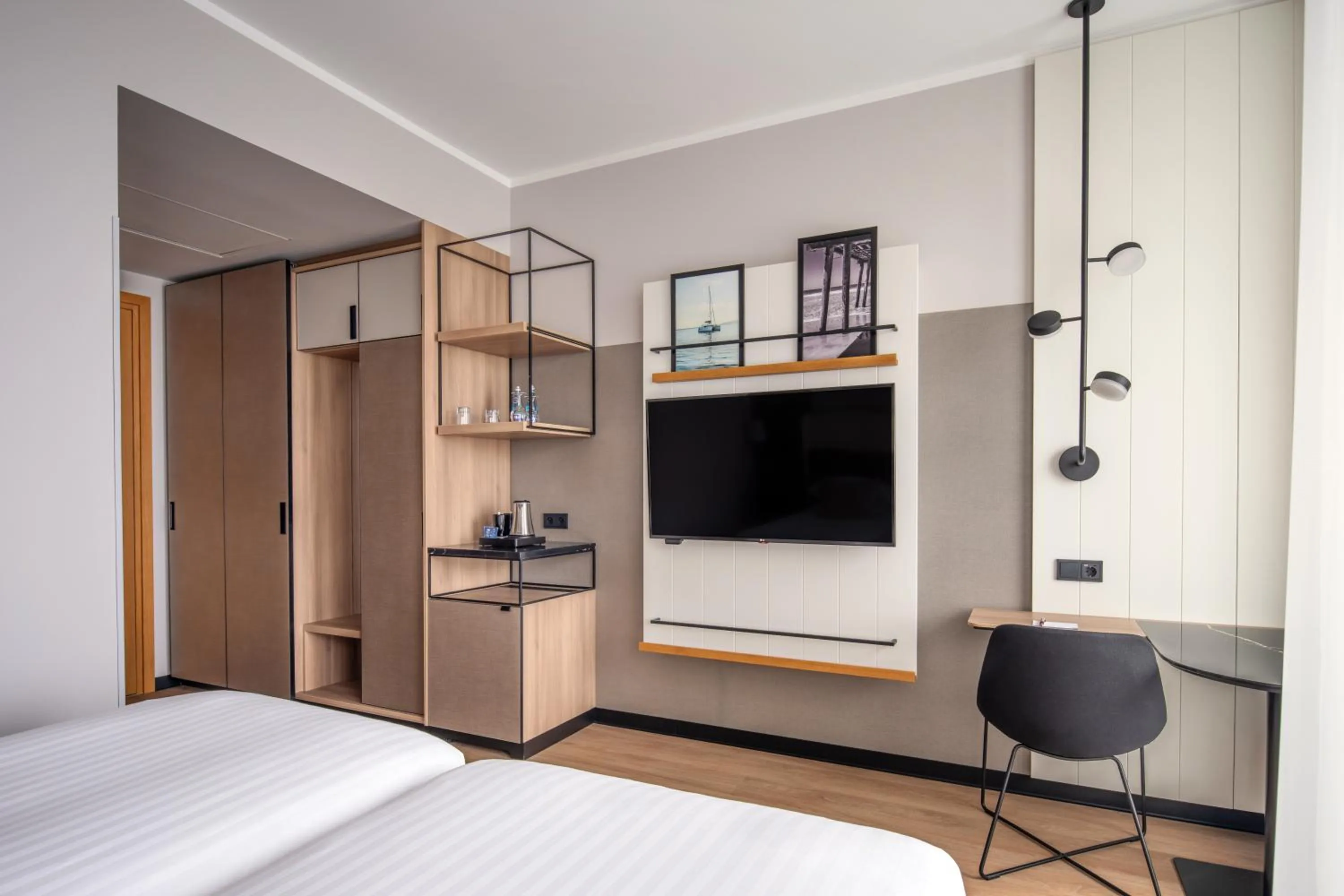 Coffee/tea facilities, Bed in Sopot Marriott Resort & Spa